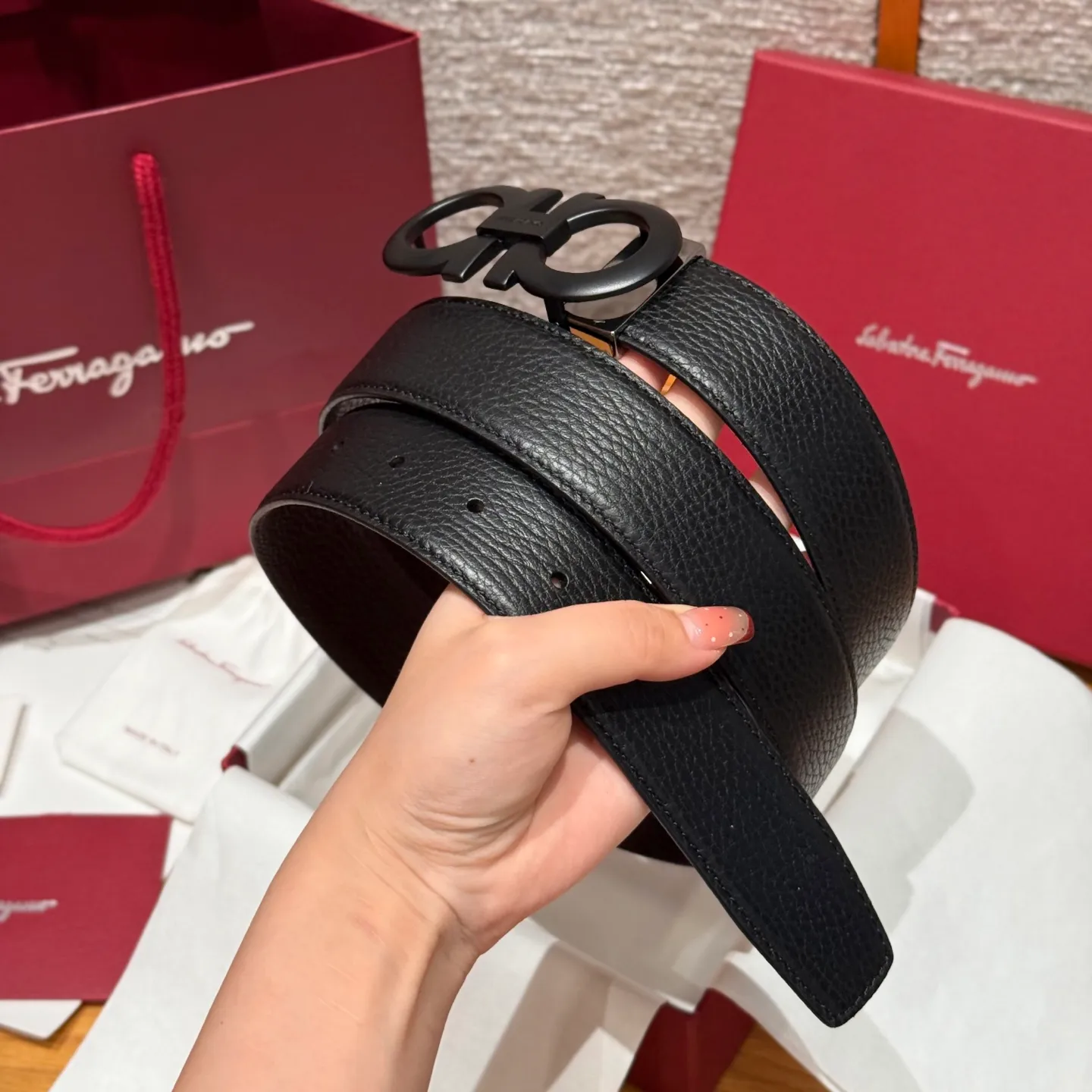 💰440💰Complete package💰 💍Purchase-grade Ferragamo⚡️🌹Double-sided Italian imported original black matching☕️New high-quality palladium-plated buckle Width 35mm Double-sided usable The belt is adjustable and can be cut as needed to achieve a slimming effect