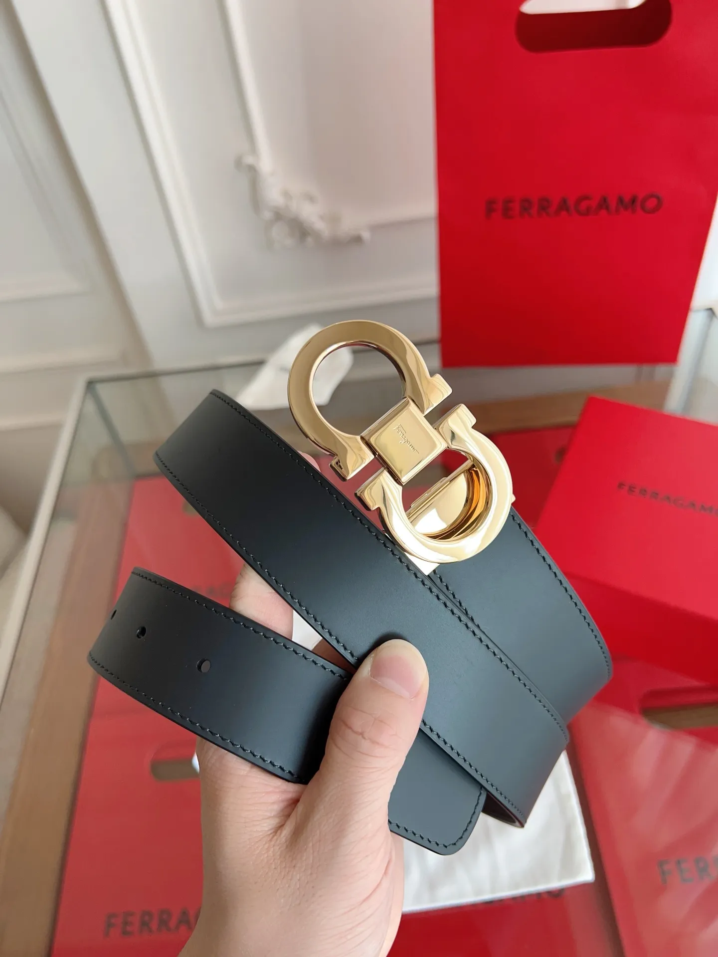💰440💰Full set of packaging💰 💍Purchase grade Ferragamo 3.5cm original leather. Precision brass hardware upgraded version nfc chip, genuine factory IP plating! Original match