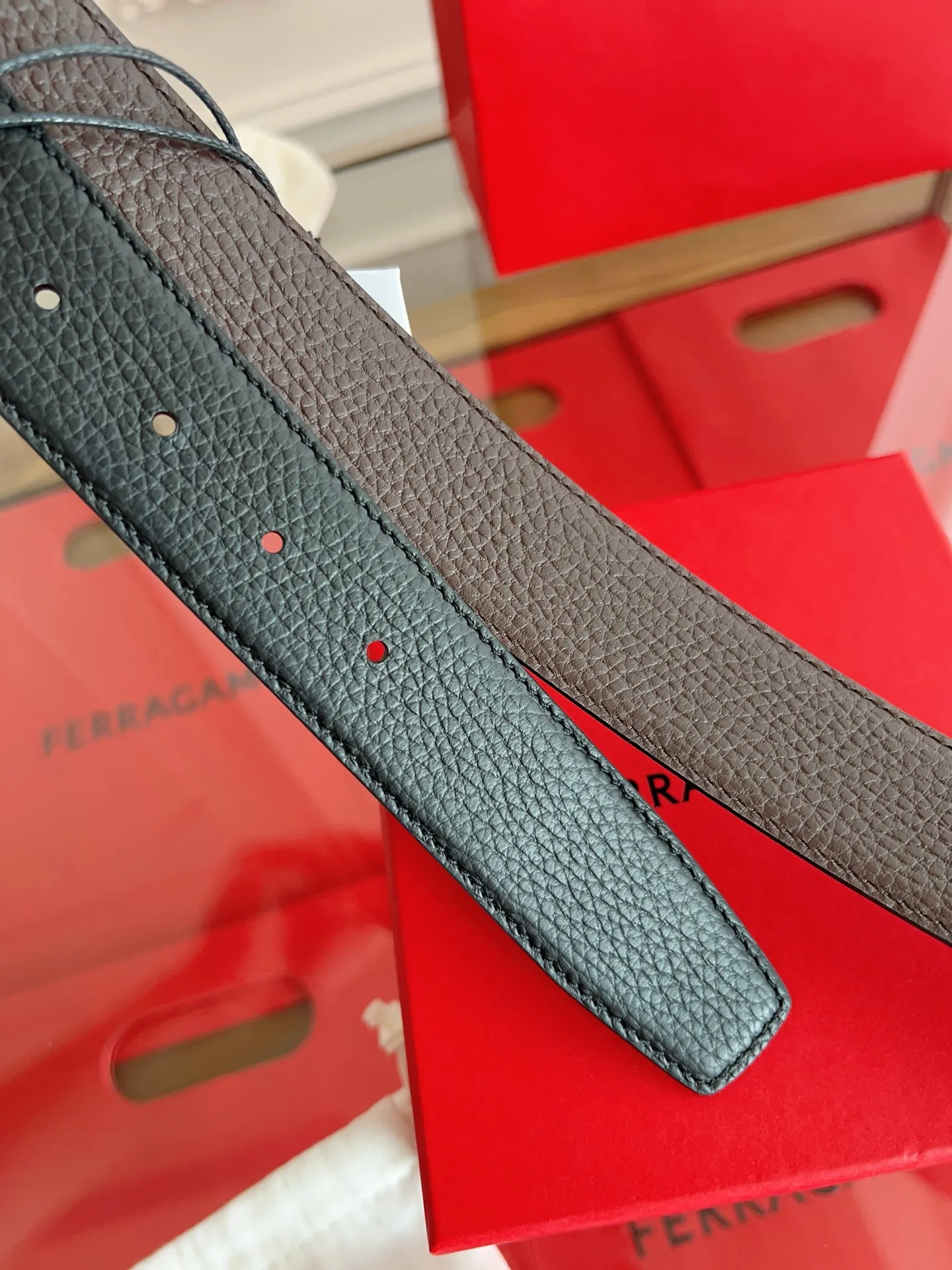 💰440💰Full set of packaging💰 💍Purchase grade Ferragamo 3.5cm original leather. Precision brass hardware upgraded version nfc chip, genuine factory IP plating! Original match