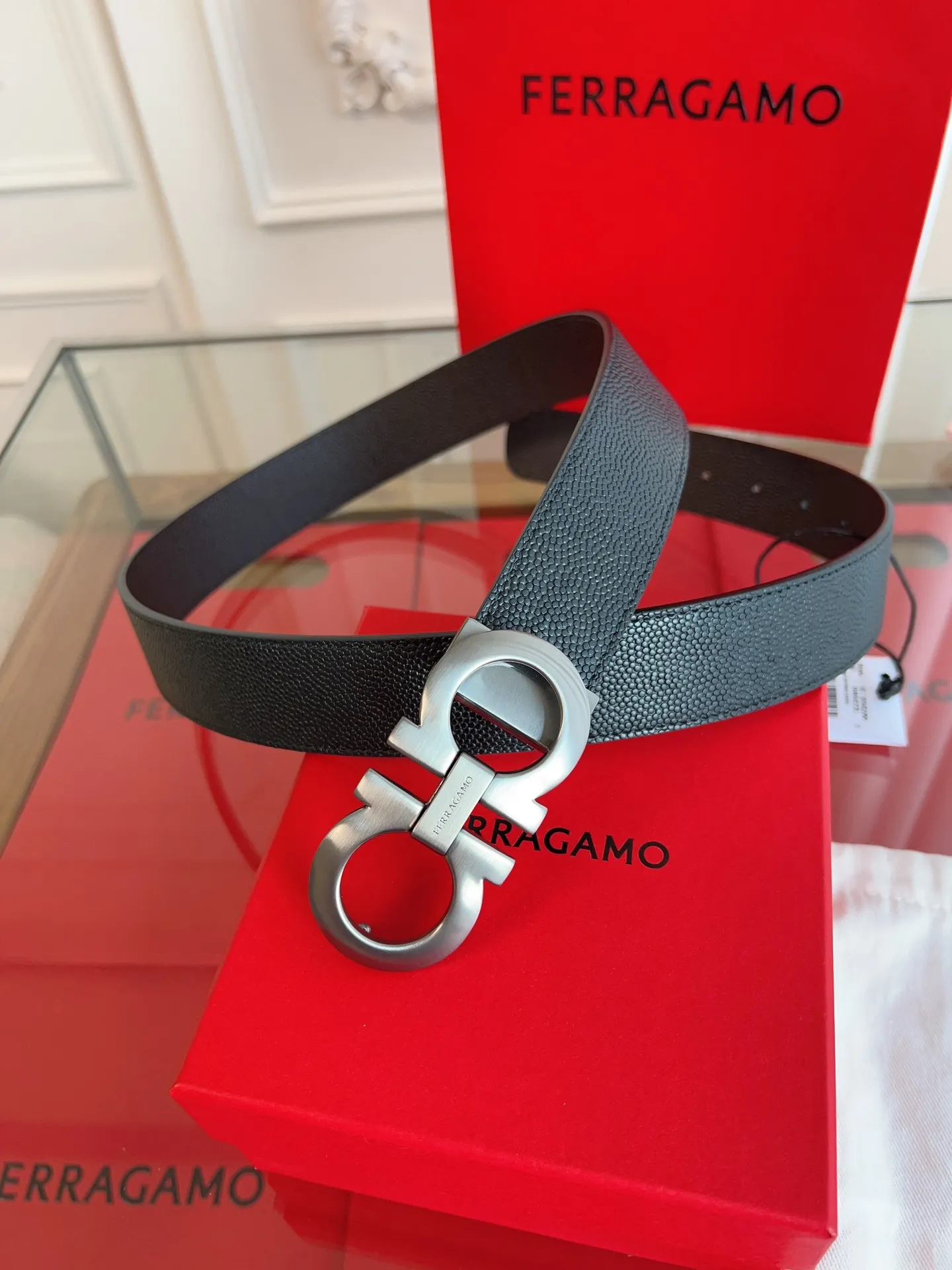 💰440💰Full set of packaging💰 💍Purchase grade Ferragamo 3.5cm original leather. Precision brass hardware upgraded version nfc chip, genuine factory IP plating! Original match,
