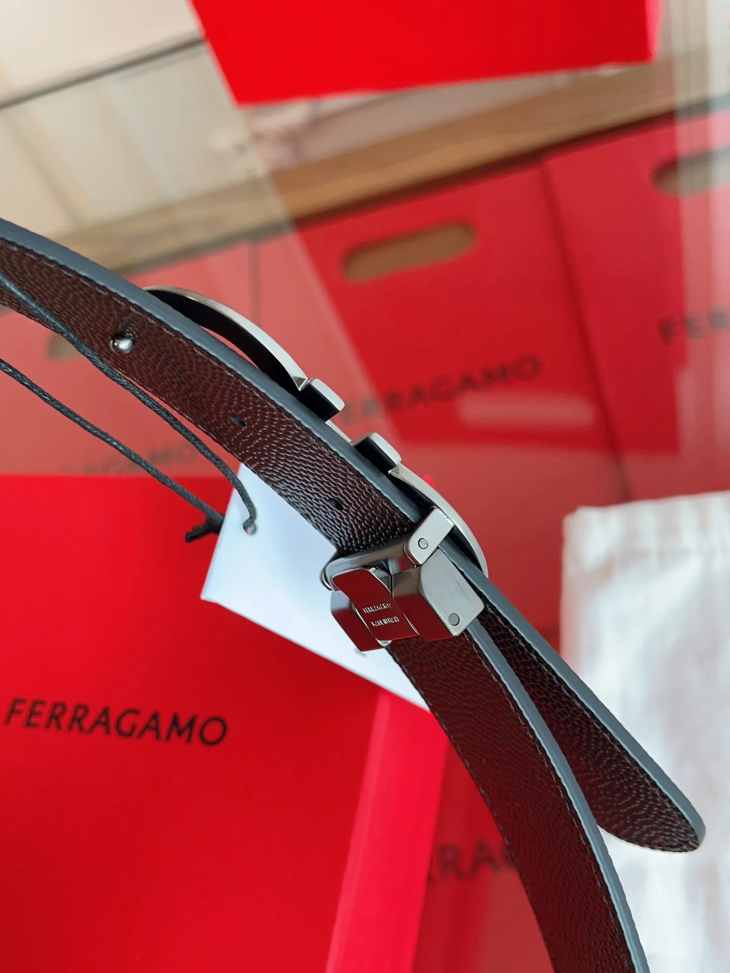 💰440💰Full set of packaging💰 💍Purchase grade Ferragamo 3.5cm original leather. Precision brass hardware upgraded version nfc chip, genuine factory IP plating! Original match,