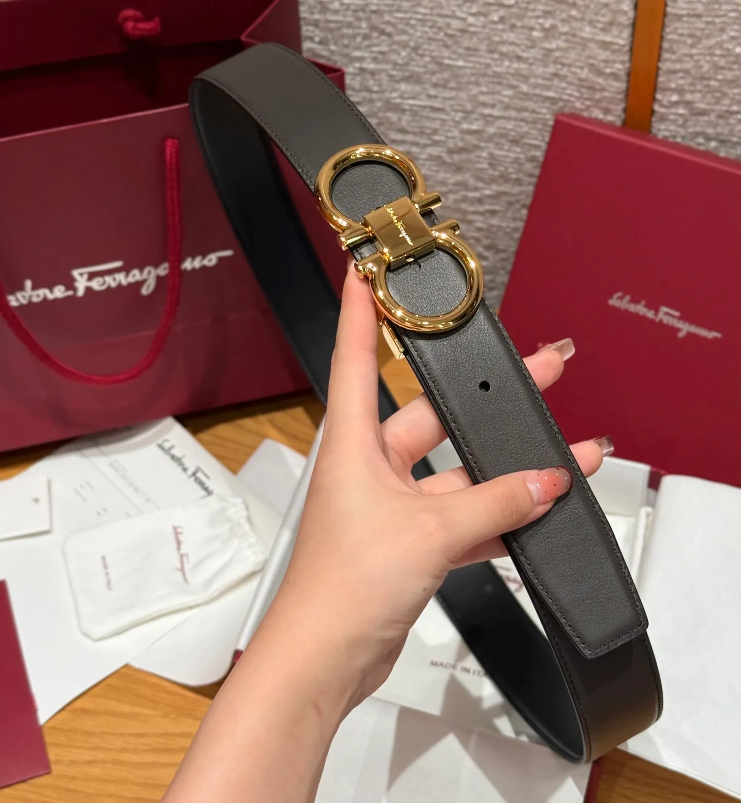 💰440💰Complete package💰 💍Purchase-grade Ferragamo⚡️🌹Double-sided Italian imported original black matching☕️New high-quality palladium-plated buckle Width 35mm Double-sided usable The belt is adjustable and can be cut as needed to achieve a slimming effect