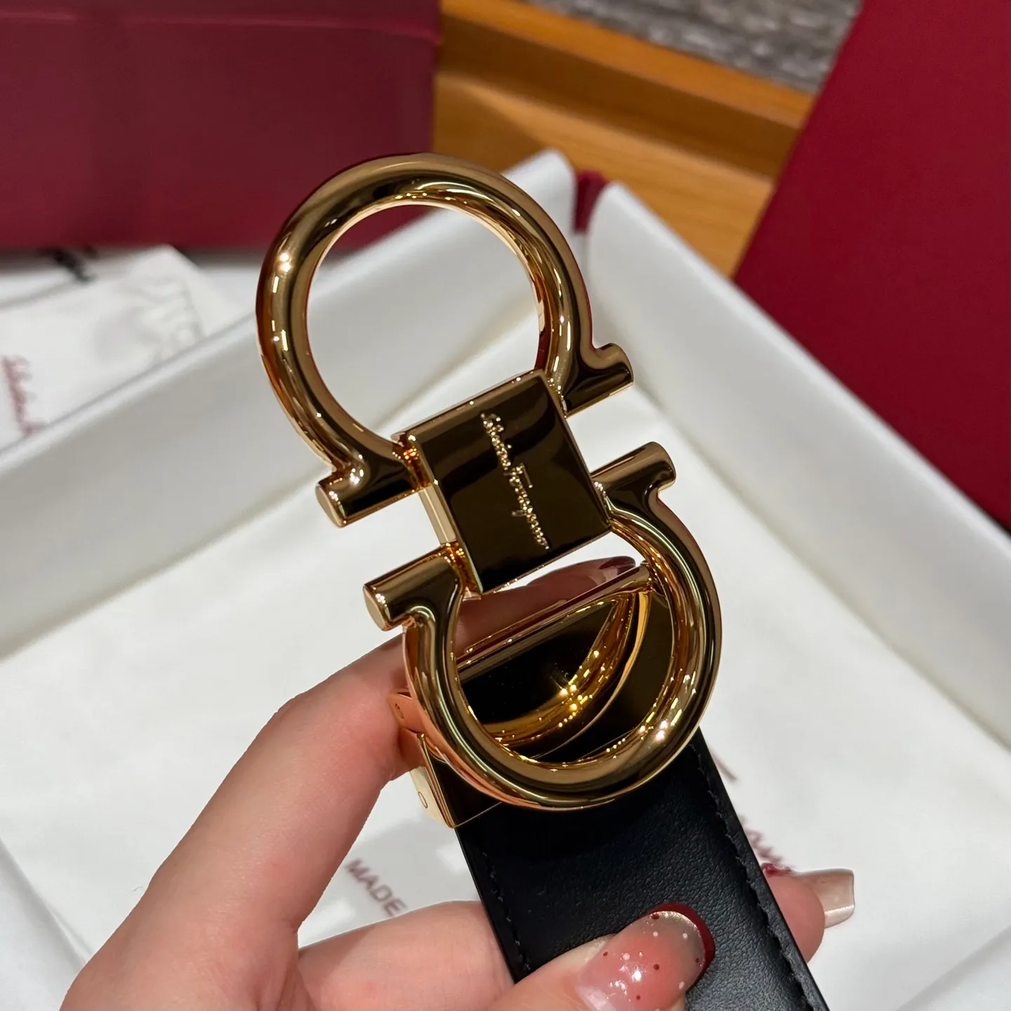 💰440💰Complete package💰 💍Purchase-grade Ferragamo⚡️🌹Double-sided Italian imported original black matching☕️New high-quality palladium-plated buckle Width 35mm Double-sided usable The belt is adjustable and can be cut as needed to achieve a slimming effect