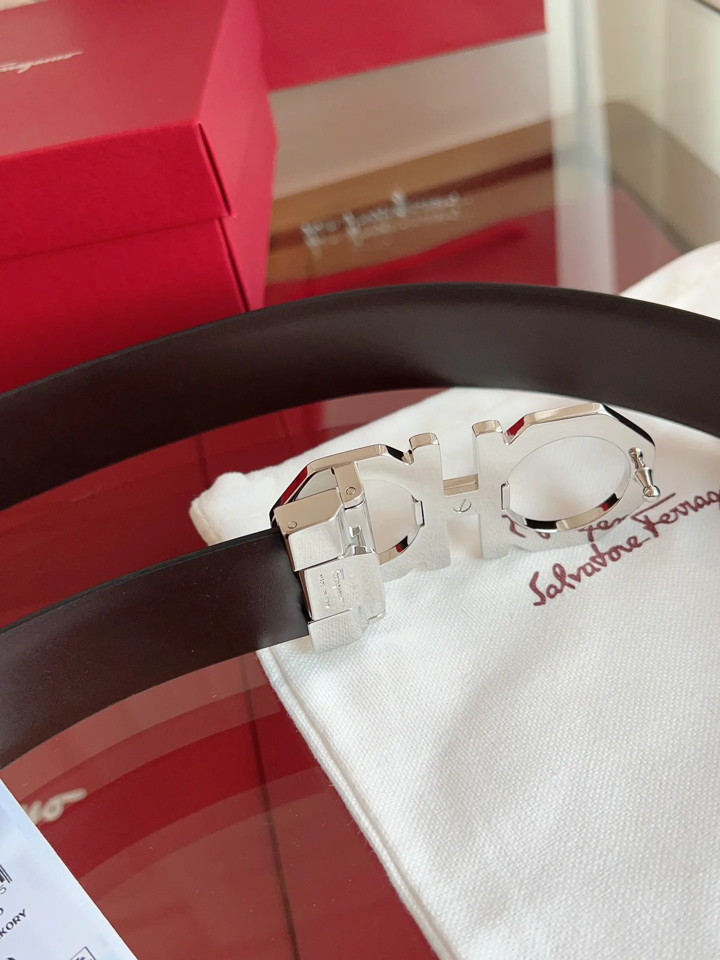💰440💰Full set of packaging💰 💍Purchase grade Ferragamo 3.5cm original leather. Precision brass hardware upgraded version nfc chip, genuine factory IP plating! Original match