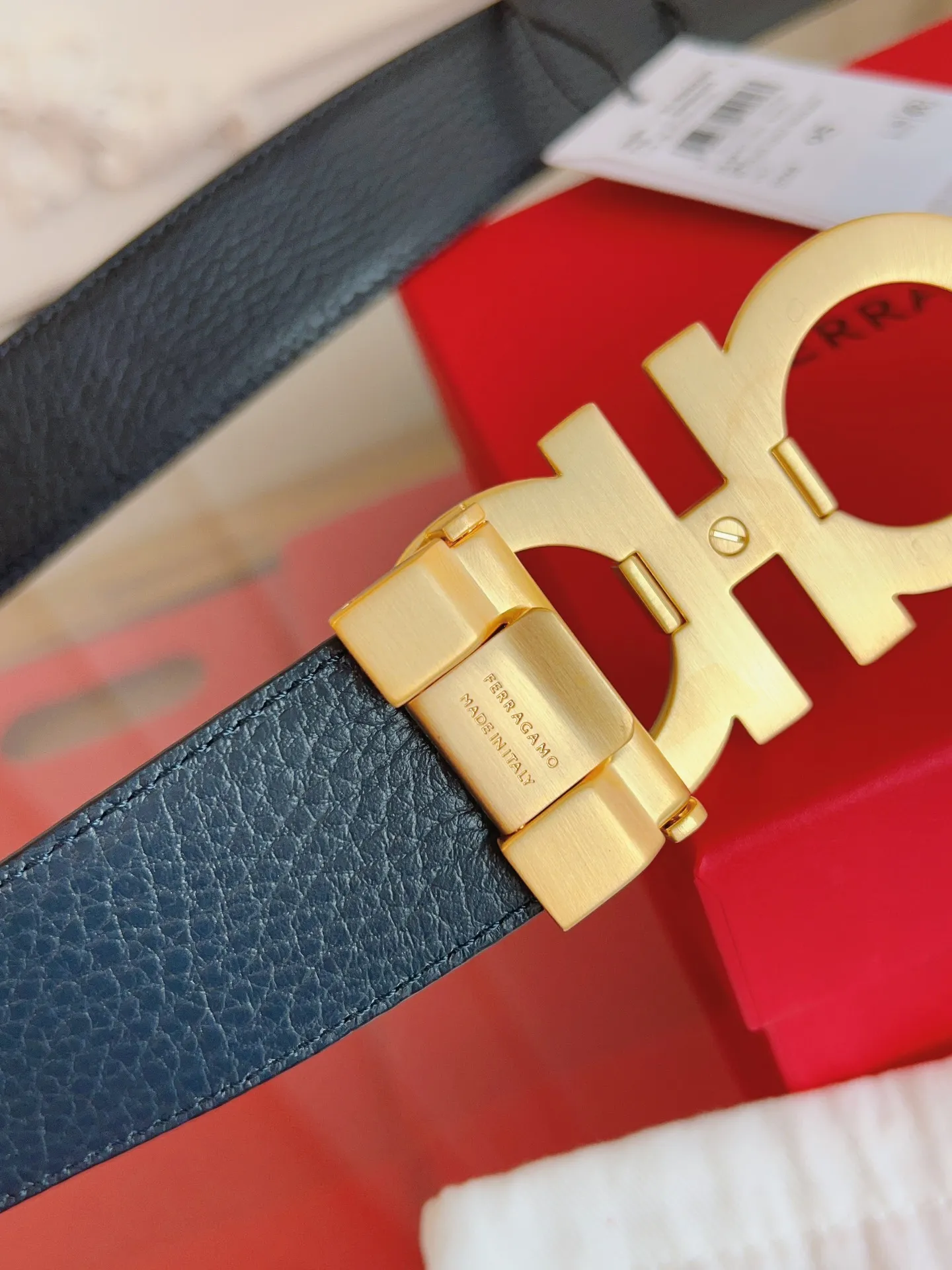 💰440💰Full set of packaging💰 💍Purchase grade Ferragamo 3.5cm original leather. Precision brass hardware upgraded version nfc chip, genuine factory IP plating! Original match