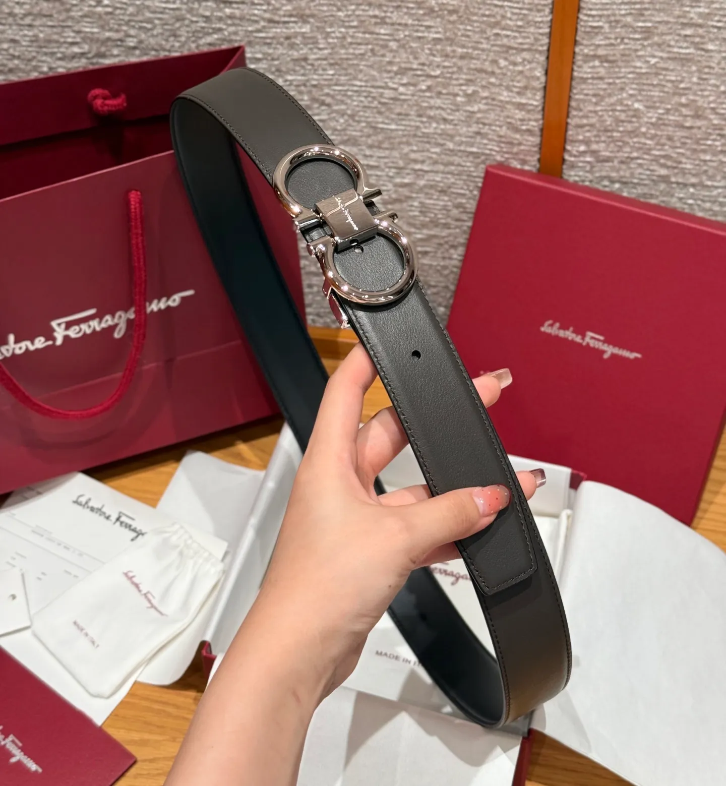 💰440💰Complete package💰 💍Purchase-grade Ferragamo⚡️🌹Double-sided Italian imported original black matching☕️New high-quality palladium-plated buckle Width 35mm Double-sided usable The belt is adjustable and can be cut as needed to achieve a slimming effect