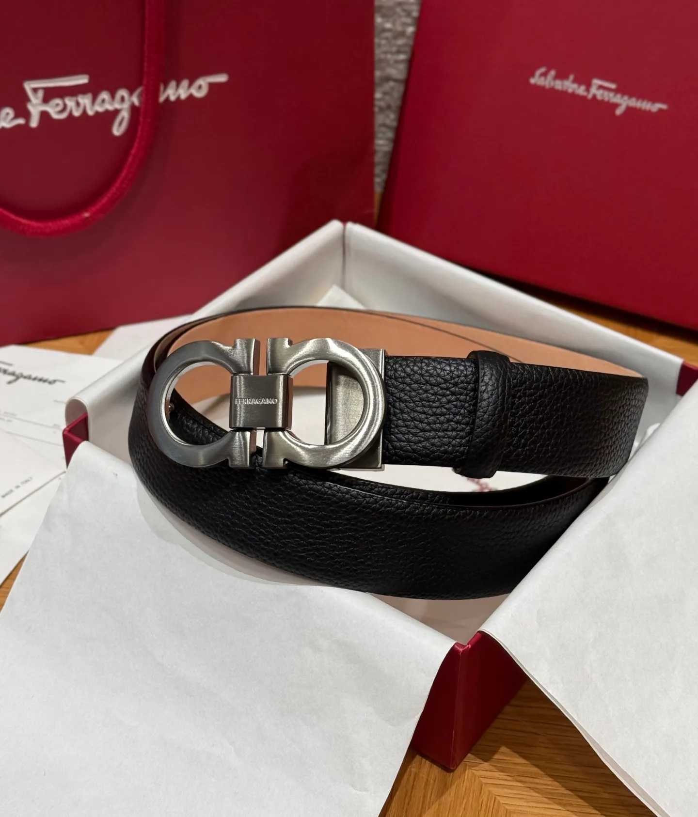 💰440💰Complete package💰 💍Purchase-grade Ferragamo⚡️🌹Double-sided Italian imported original black matching☕️New high-quality palladium-plated buckle Width 35mm Double-sided usable The belt is adjustable and can be cut as needed to achieve a slimming effect