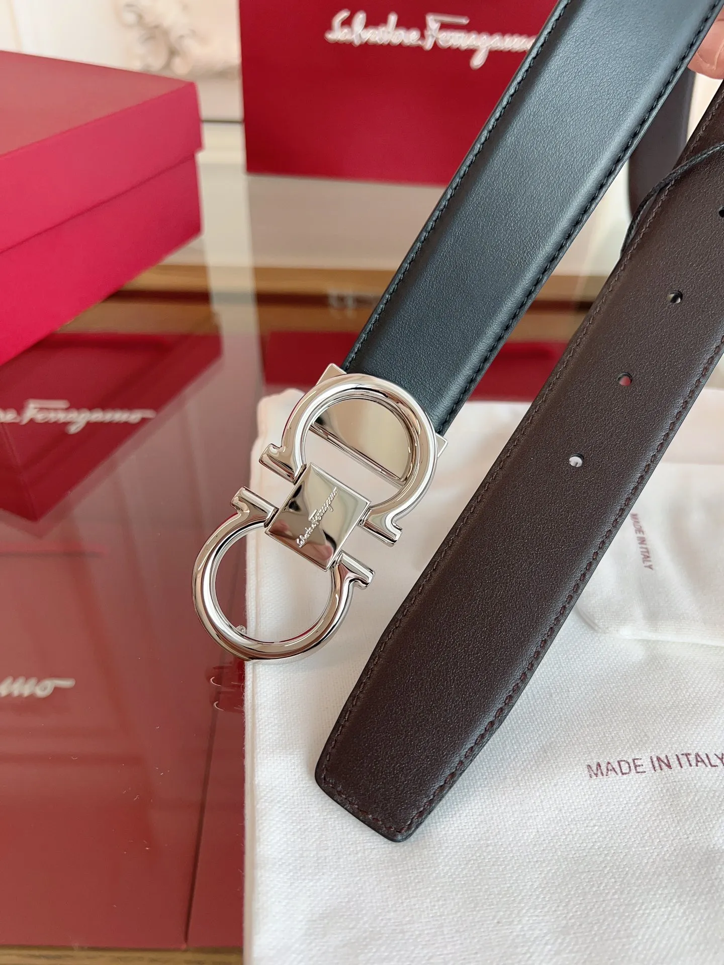 💰440💰Full set of packaging💰 💍Purchase grade Ferragamo 3.5cm original leather. Precision brass hardware upgraded version nfc chip, genuine factory IP plating! Original match