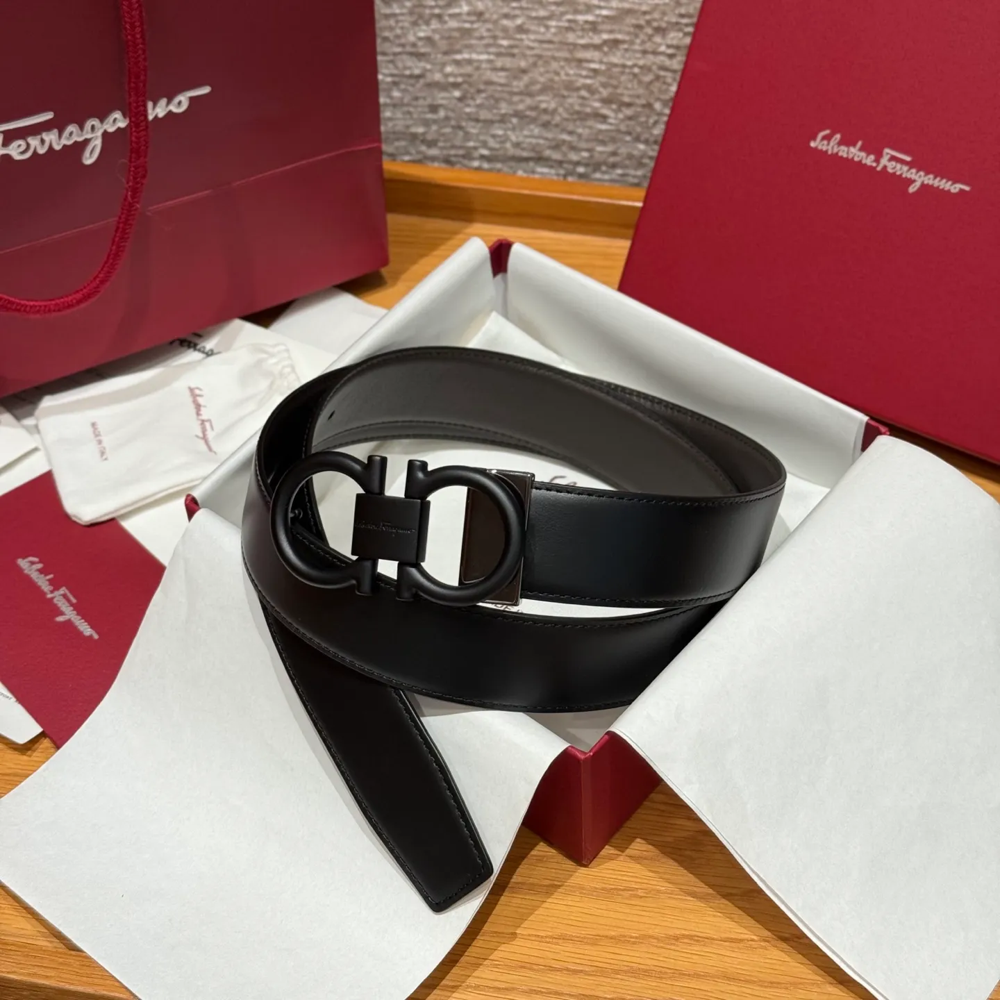 💰440💰Complete package💰 💍Purchase-grade Ferragamo⚡️🌹Double-sided Italian imported original black matching☕️New high-quality palladium-plated buckle Width 35mm Double-sided usable The belt is adjustable and can be cut as needed to achieve a slimming effect