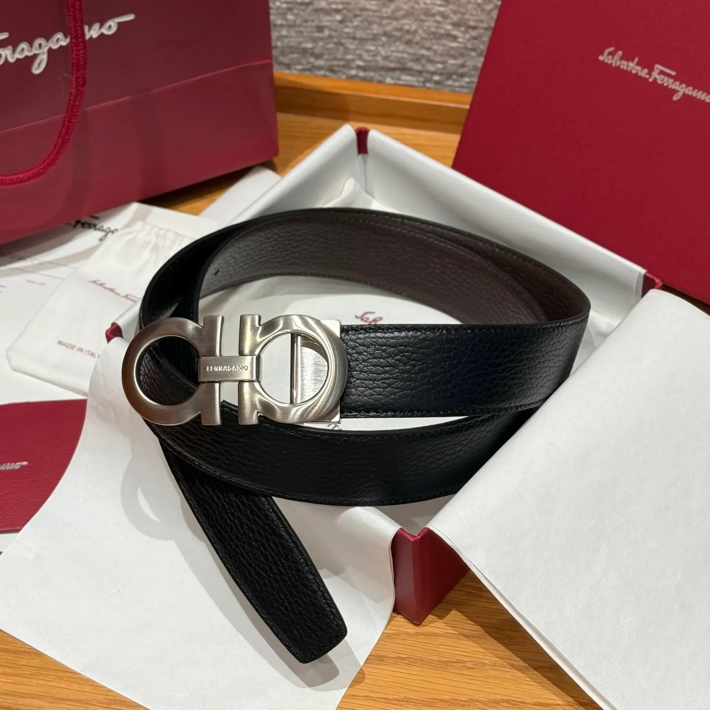 💰440💰Complete package💰 💍Purchase-grade Ferragamo⚡️🌹Double-sided Italian imported original black matching☕️New high-quality palladium-plated buckle Width 35mm Double-sided usable The belt is adjustable and can be cut as needed to achieve a slimming effect