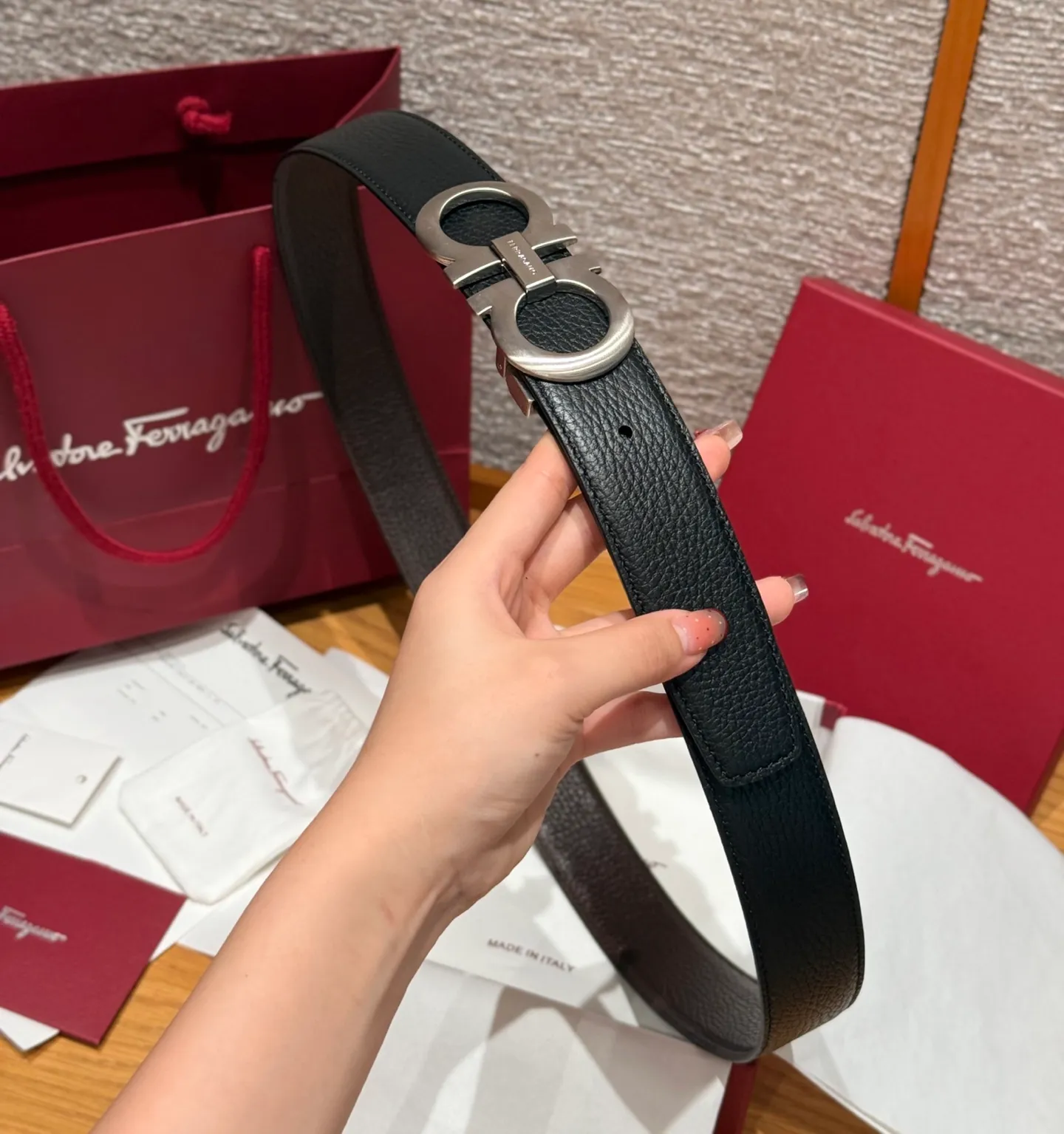 💰440💰Complete package💰 💍Purchase-grade Ferragamo⚡️🌹Double-sided Italian imported original black matching☕️New high-quality palladium-plated buckle Width 35mm Double-sided usable The belt is adjustable and can be cut as needed to achieve a slimming effect