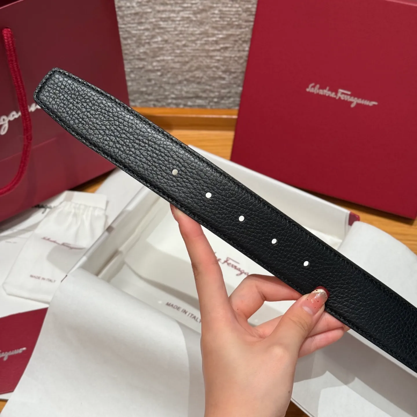 💰440💰Complete package💰 💍Purchase-grade Ferragamo⚡️🌹Double-sided Italian imported original black matching☕️New high-quality palladium-plated buckle Width 35mm Double-sided usable The belt is adjustable and can be cut as needed to achieve a slimming effect