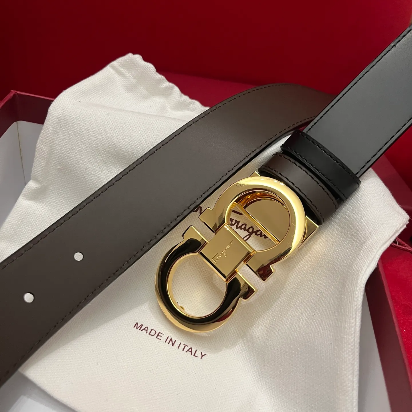💰440💰Full package💰 💍Purchasing-grade Ferragamo Double-sided Italian imported original black matching☕️New quality palladium-plated buckle Width 3.5cm Double-sided usable The belt is adjustable and can be cut as needed to achieve a slim fit