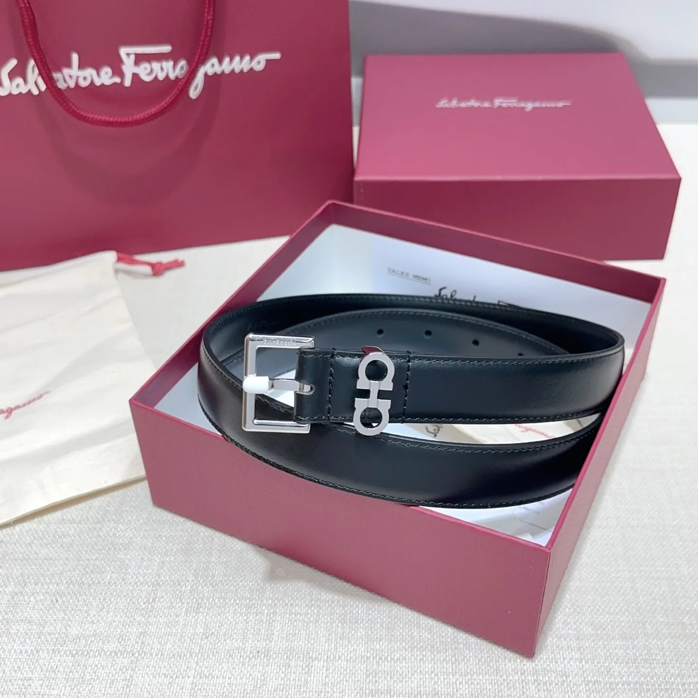 💰460💰Full set of packaging💰 💍Purchase level Ferragamo⚡️🌹Women's belt Width 2.5cm Double-sided first layer imported cowhide Copper five-pin buckle Original mold customization Length 75-105 Euro