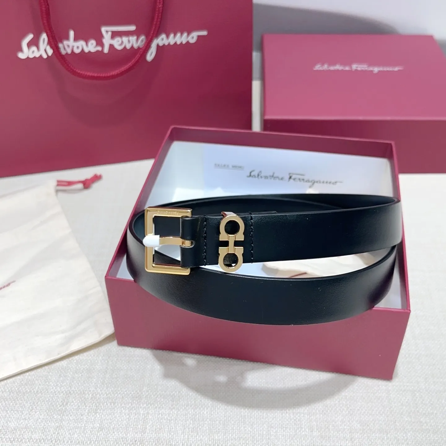 💰460💰Full set of packaging💰 💍Purchase level Ferragamo⚡️🌹Women's belt Width 2.5cm Double-sided first layer imported cowhide Copper five-pin buckle Original mold customization Length 75-105 Euro