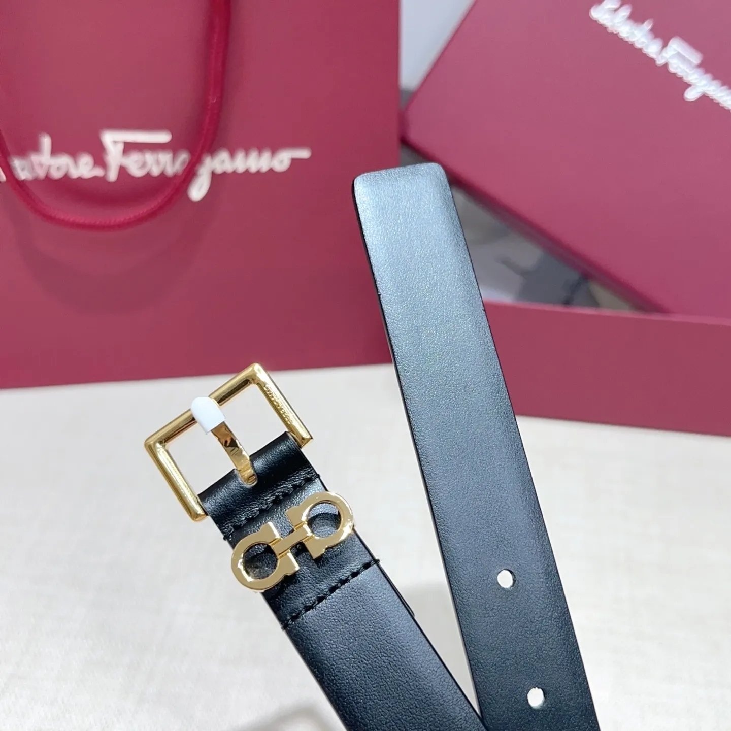 💰460💰Full set of packaging💰 💍Purchase level Ferragamo⚡️🌹Women's belt Width 2.5cm Double-sided first layer imported cowhide Copper five-pin buckle Original mold customization Length 75-105 Euro