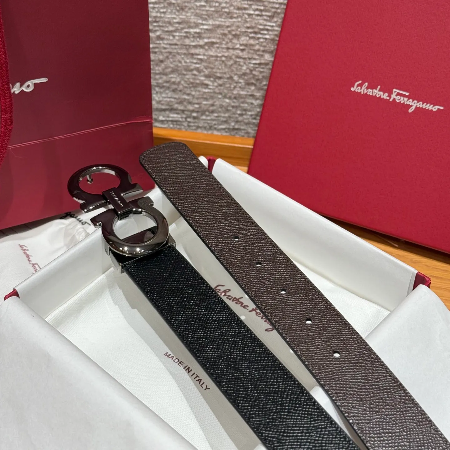 💰440💰Complete package💰 💍Purchase-grade Ferragamo⚡️🌹Double-sided Italian imported original black matching☕️New high-quality palladium-plated buckle Width 35mm Double-sided usable The belt is adjustable and can be cut as needed to achieve a slimming effect