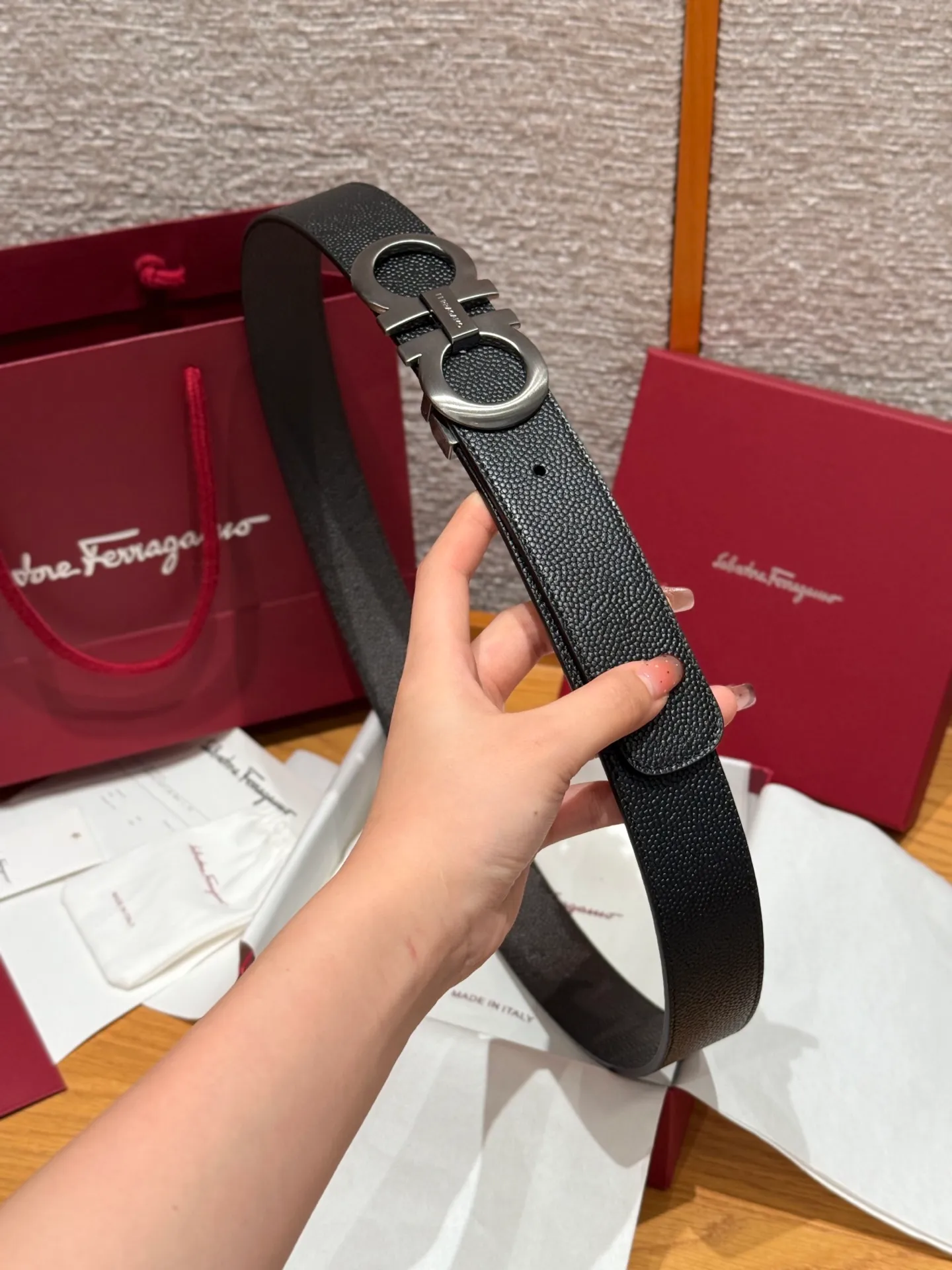 💰440💰Complete package💰 💍Purchase-grade Ferragamo⚡️🌹Double-sided Italian imported original black matching☕️New high-quality palladium-plated buckle Width 35mm Double-sided usable The belt is adjustable and can be cut as needed to achieve a slimming effect