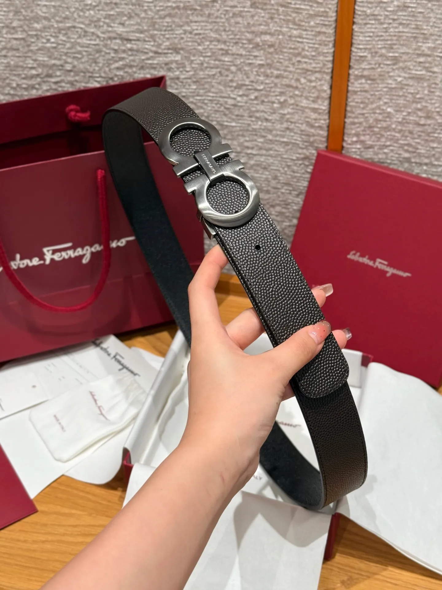 💰440💰Complete package💰 💍Purchase-grade Ferragamo⚡️🌹Double-sided Italian imported original black matching☕️New high-quality palladium-plated buckle Width 35mm Double-sided usable The belt is adjustable and can be cut as needed to achieve a slimming effect
