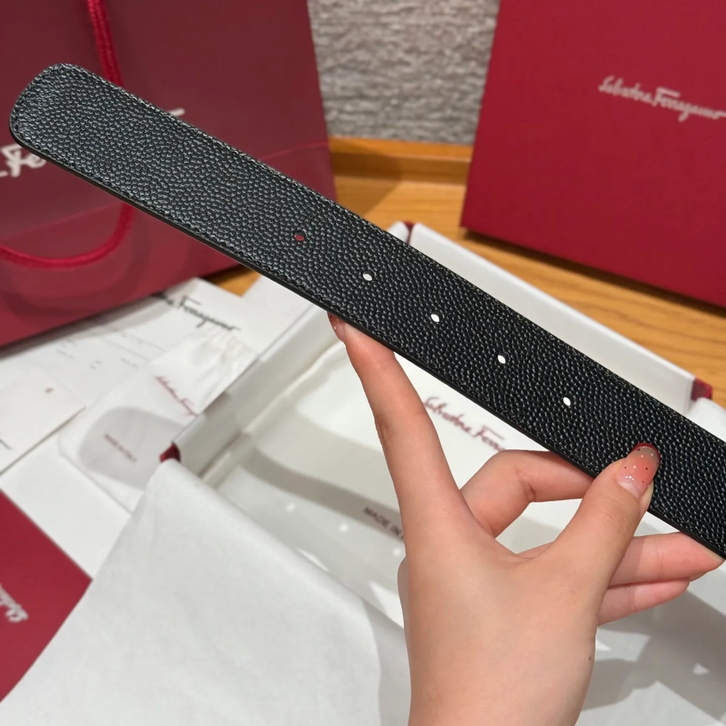 💰440💰Complete package💰 💍Purchase-grade Ferragamo⚡️🌹Double-sided Italian imported original black matching☕️New high-quality palladium-plated buckle Width 35mm Double-sided usable The belt is adjustable and can be cut as needed to achieve a slimming effect