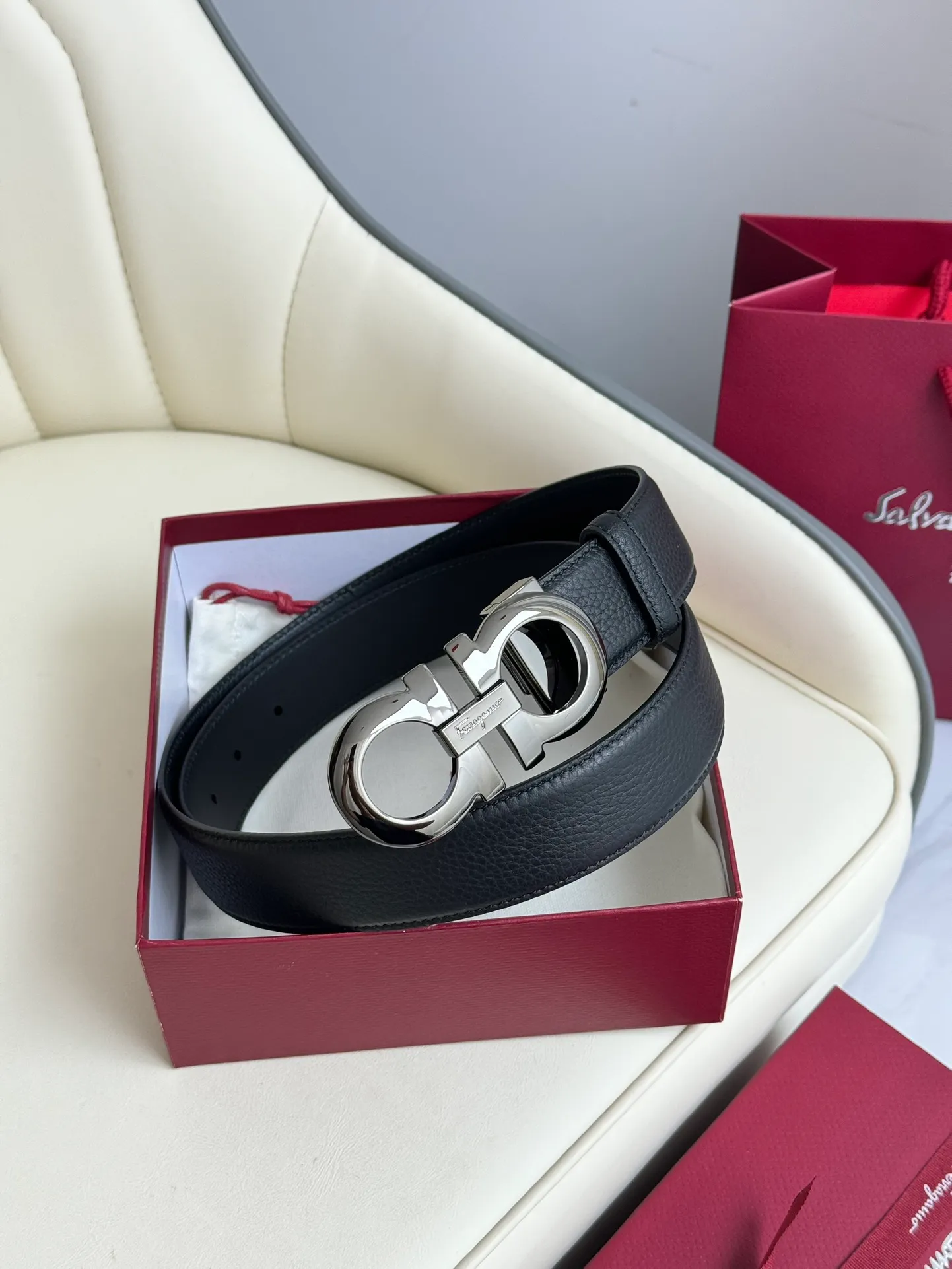 💰440💰Full set of packaging💰 💍Purchase-grade Ferragamo Double-sided original imported first-layer cowhide, double-sided use, vacuum electroplated copper buckle, exquisite workmanship, counter quality! Fashionable, casual and versatile items are on sale! Comes with full counter packaging, width 3.5cm
