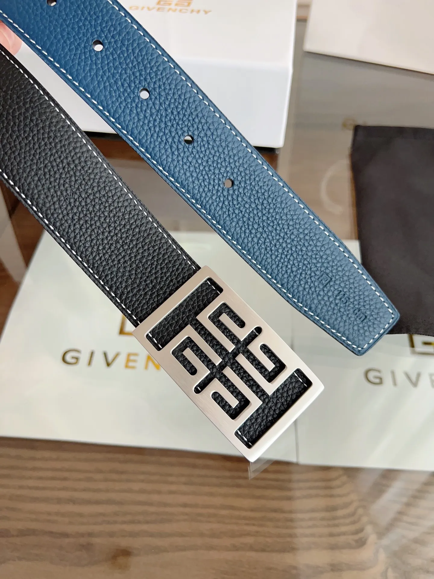💰480💰Full package💰 💍Purchase level Givenchy⚡️🌹Width 3.8cm Double-sided top layer togo pebbled pattern Soft leather⚡️🌹Double-sided available, fine workmanship, good quality⚡️🌹Stainless steel buckle (gold silver) code size 100-125cm