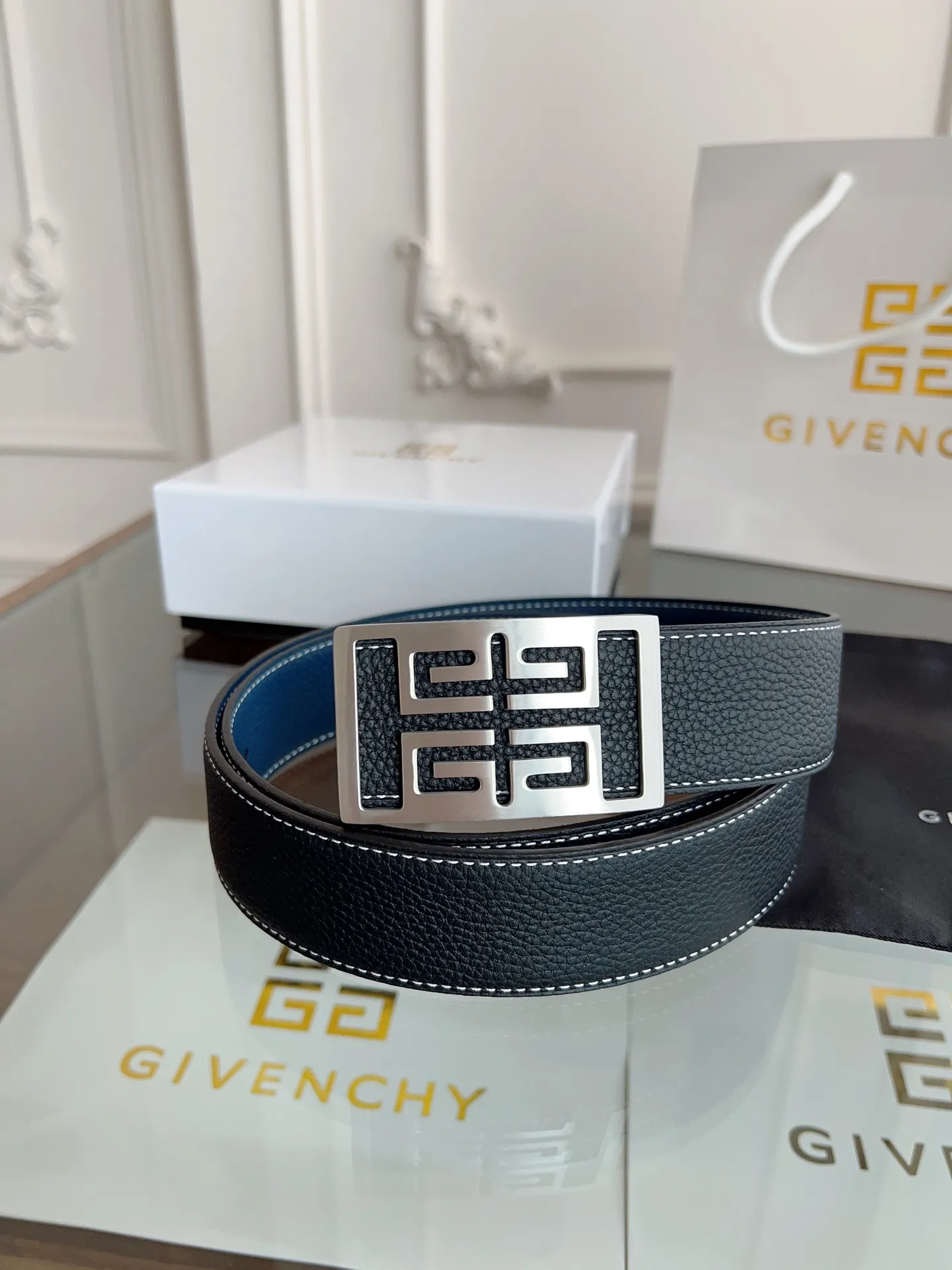 💰480💰Full package💰 💍Purchase level Givenchy⚡️🌹Width 3.8cm Double-sided top layer togo pebbled pattern Soft leather⚡️🌹Double-sided available, fine workmanship, good quality⚡️🌹Stainless steel buckle (gold silver) code size 100-125cm
