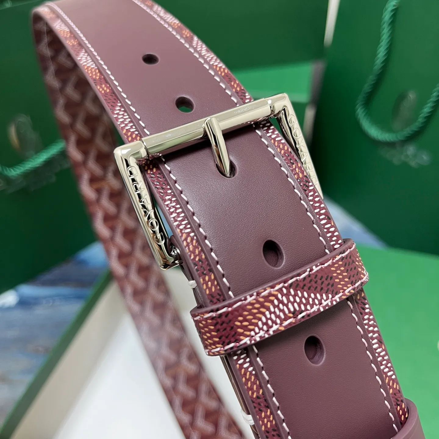 💰520💰Full package💰 💍Purchase level Goya belt is low-key luxury 🎈Width 4.0 Made of imported first-layer cowhide and dogtooth coated canvas The leather is soft and durable Handmade Pay attention to details Fine stitching Smooth edges Classic design Versatility Suitable for various occasions