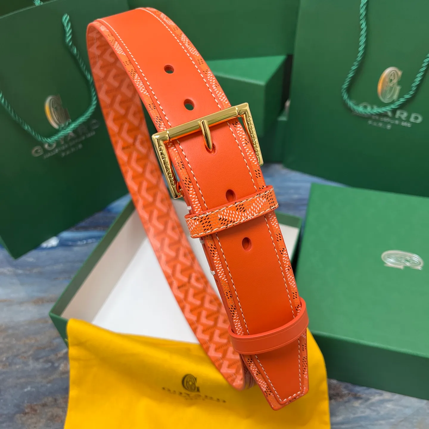 💰520💰Full package💰 💍Purchase level Goya belt is low-key luxury 🎈Width 4.0 Made of imported first-layer cowhide and dogtooth coated canvas The leather is soft and durable Handmade Pay attention to details Fine stitching Smooth edges Classic design Versatility Suitable for various occasions