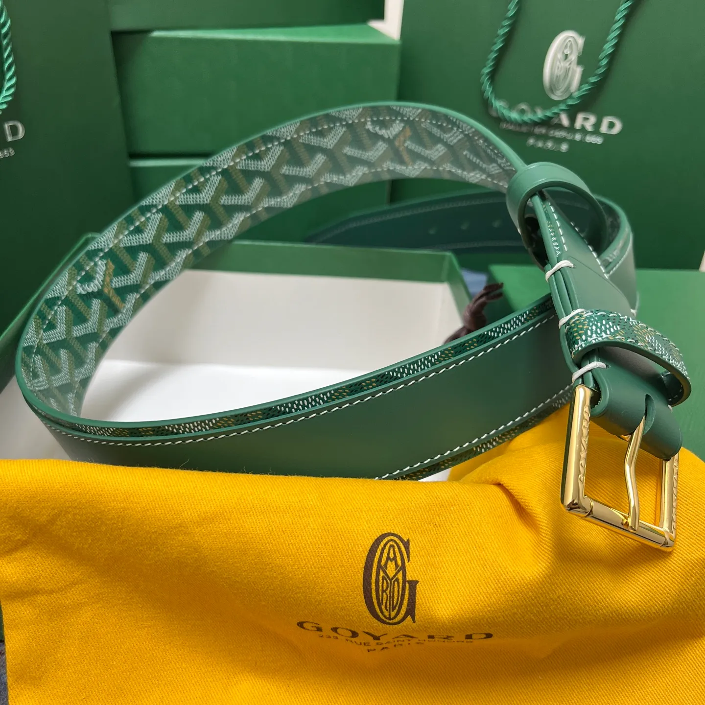 💰520💰Full package💰 💍Purchase level Goya belt is low-key luxury 🎈Width 4.0 Made of imported first-layer cowhide and dogtooth coated canvas The leather is soft and durable Handmade Pay attention to details Fine stitching Smooth edges Classic design Versatility Suitable for various occasions