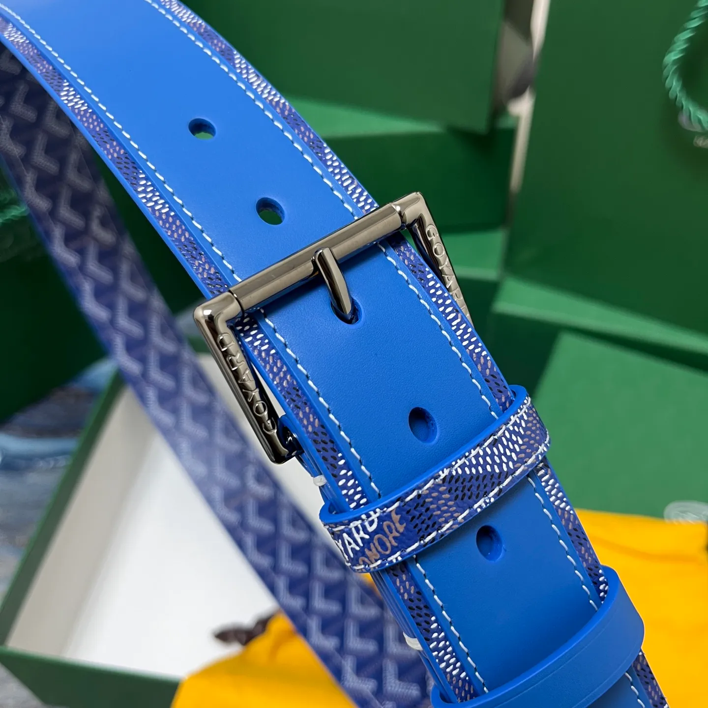 💰520💰Full package💰 💍Purchase level Goya belt is low-key luxury 🎈Width 4.0 Made of imported first-layer cowhide and dogtooth coated canvas The leather is soft and durable Handmade Pay attention to details Fine stitching Smooth edges Classic design Versatility Suitable for various occasions