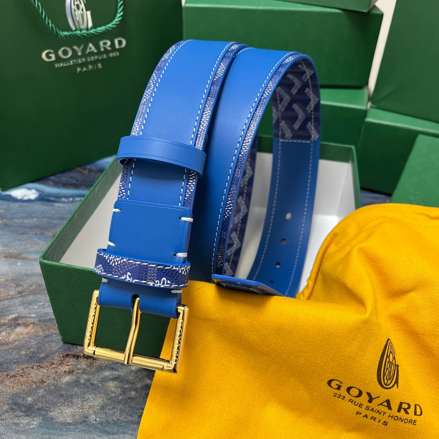 💰520💰Full package💰 💍Purchase level Goya belt is low-key luxury 🎈Width 4.0 Made of imported first-layer cowhide and dogtooth coated canvas The leather is soft and durable Handmade Pay attention to details Fine stitching Smooth edges Classic design Versatility Suitable for various occasions
