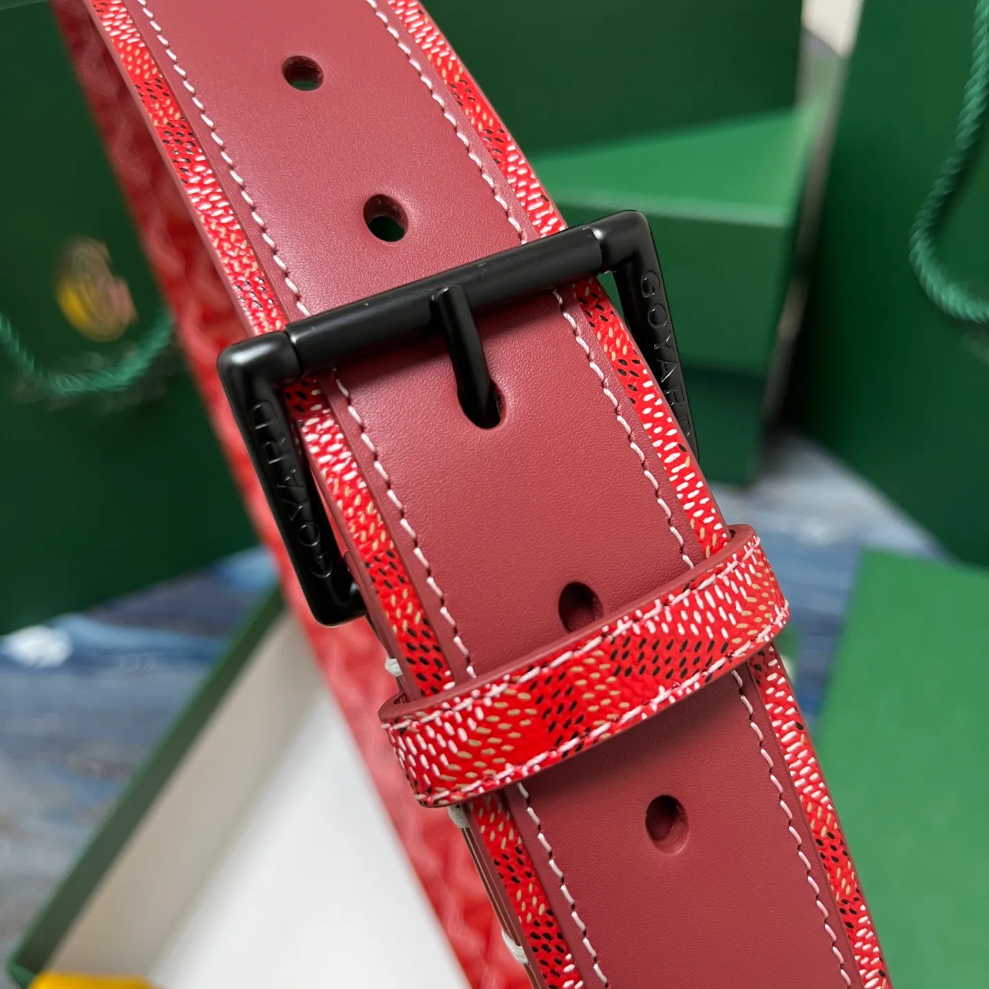 💰520💰Full package💰 💍Purchase level Goya belt is low-key luxury 🎈Width 4.0 Made of imported first-layer cowhide and dogtooth coated canvas The leather is soft and durable Handmade Pay attention to details Fine stitching Smooth edges Classic design Versatility Suitable for various occasions