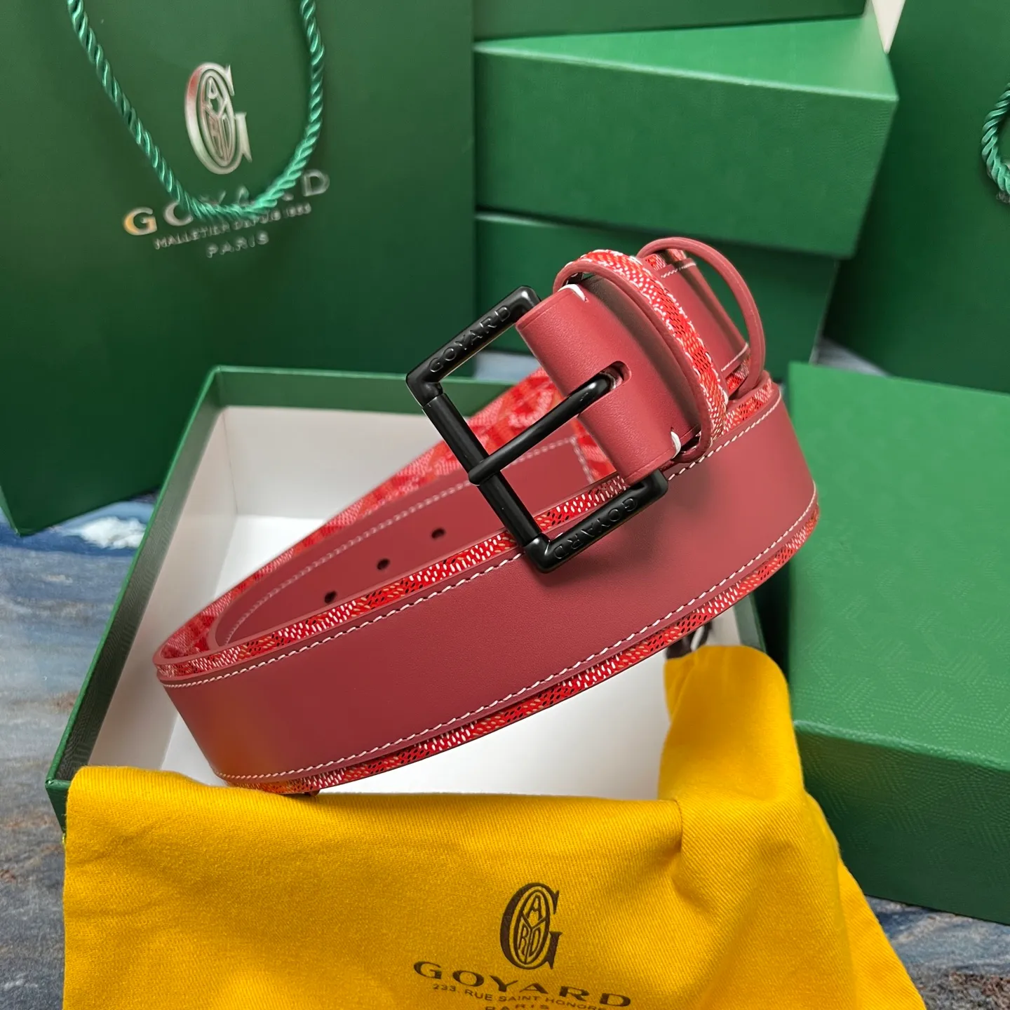 💰520💰Full package💰 💍Purchase level Goya belt is low-key luxury 🎈Width 4.0 Made of imported first-layer cowhide and dogtooth coated canvas The leather is soft and durable Handmade Pay attention to details Fine stitching Smooth edges Classic design Versatility Suitable for various occasions
