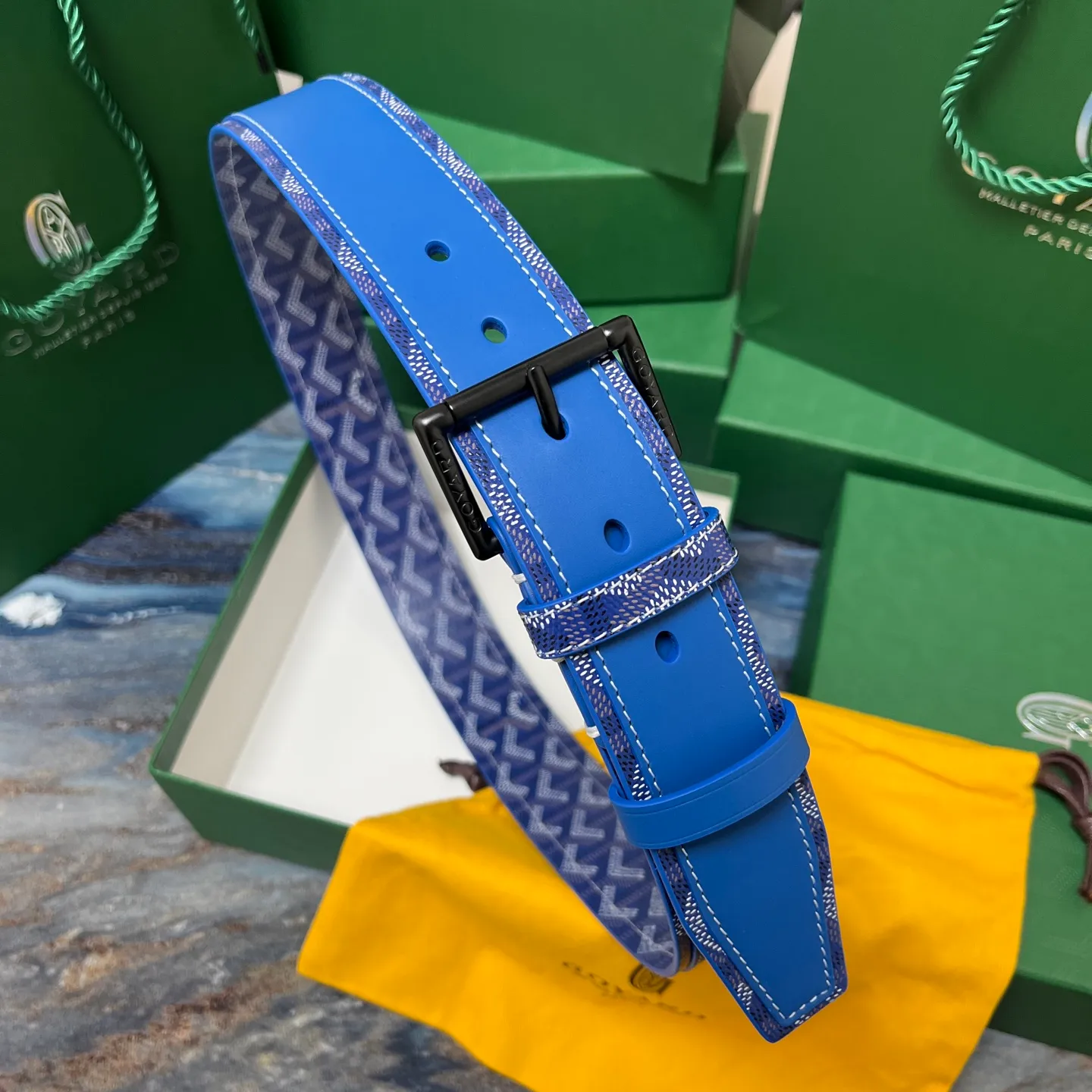 💰520💰Full package💰 💍Purchase level Goya belt is low-key luxury 🎈Width 4.0 Made of imported first-layer cowhide and dogtooth coated canvas The leather is soft and durable Handmade Pay attention to details Fine stitching Smooth edges Classic design Versatility Suitable for various occasions