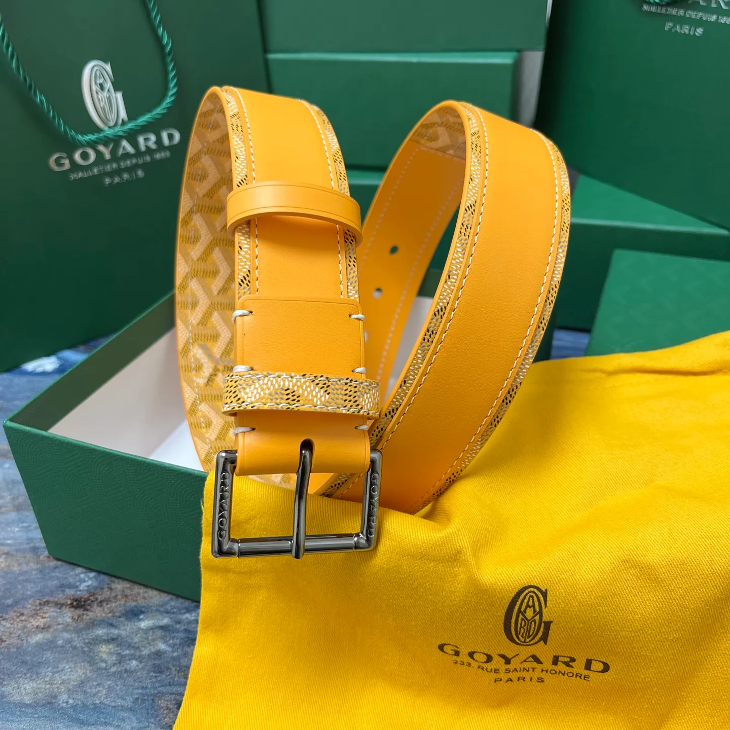 💰520💰Full package💰 💍Purchase level Goya belt is low-key luxury 🎈Width 4.0 Made of imported first-layer cowhide and dogtooth coated canvas The leather is soft and durable Handmade Pay attention to details Fine stitching Smooth edges Classic design Versatility Suitable for various occasions