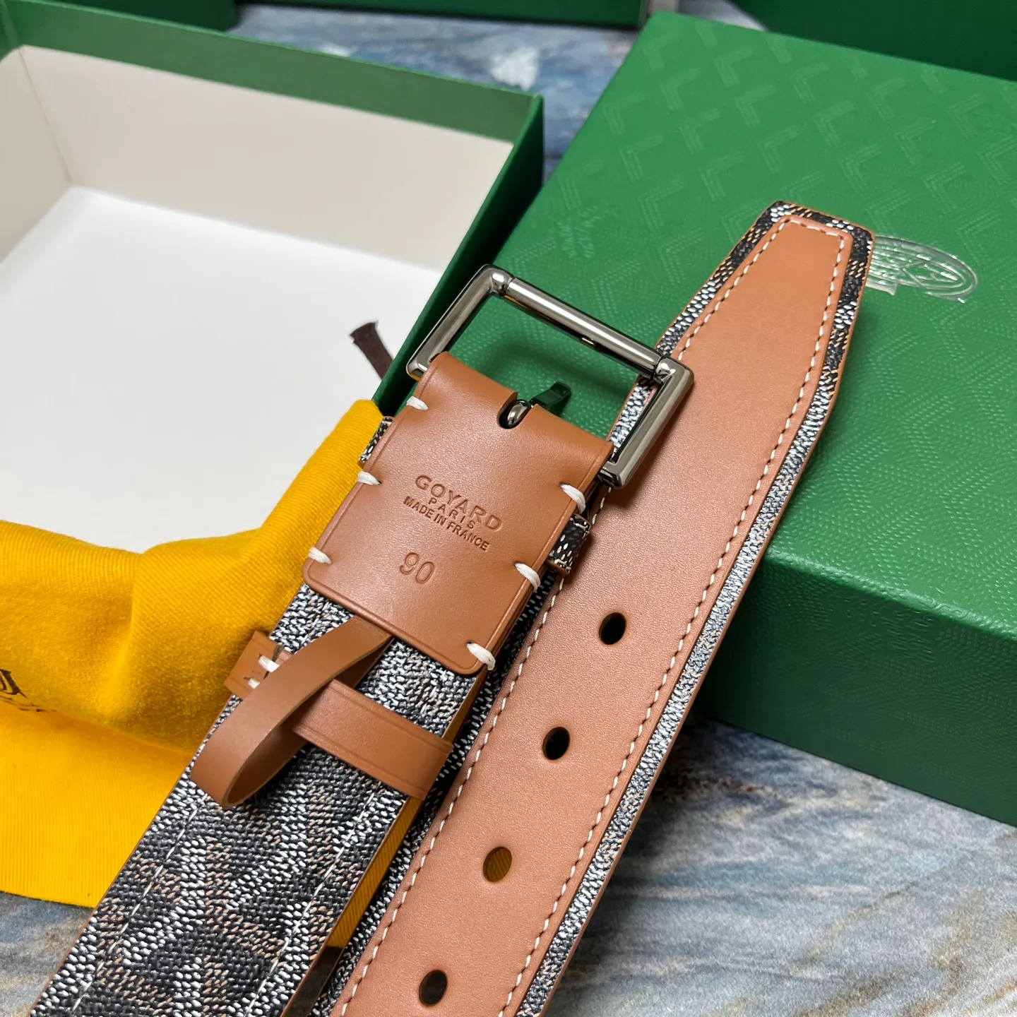 💰520💰Full package💰 💍Purchase level Goya belt is low-key luxury 🎈Width 4.0 Made of imported first-layer cowhide and dogtooth coated canvas The leather is soft and durable Handmade Pay attention to details Fine stitching Smooth edges Classic design Versatility Suitable for various occasions