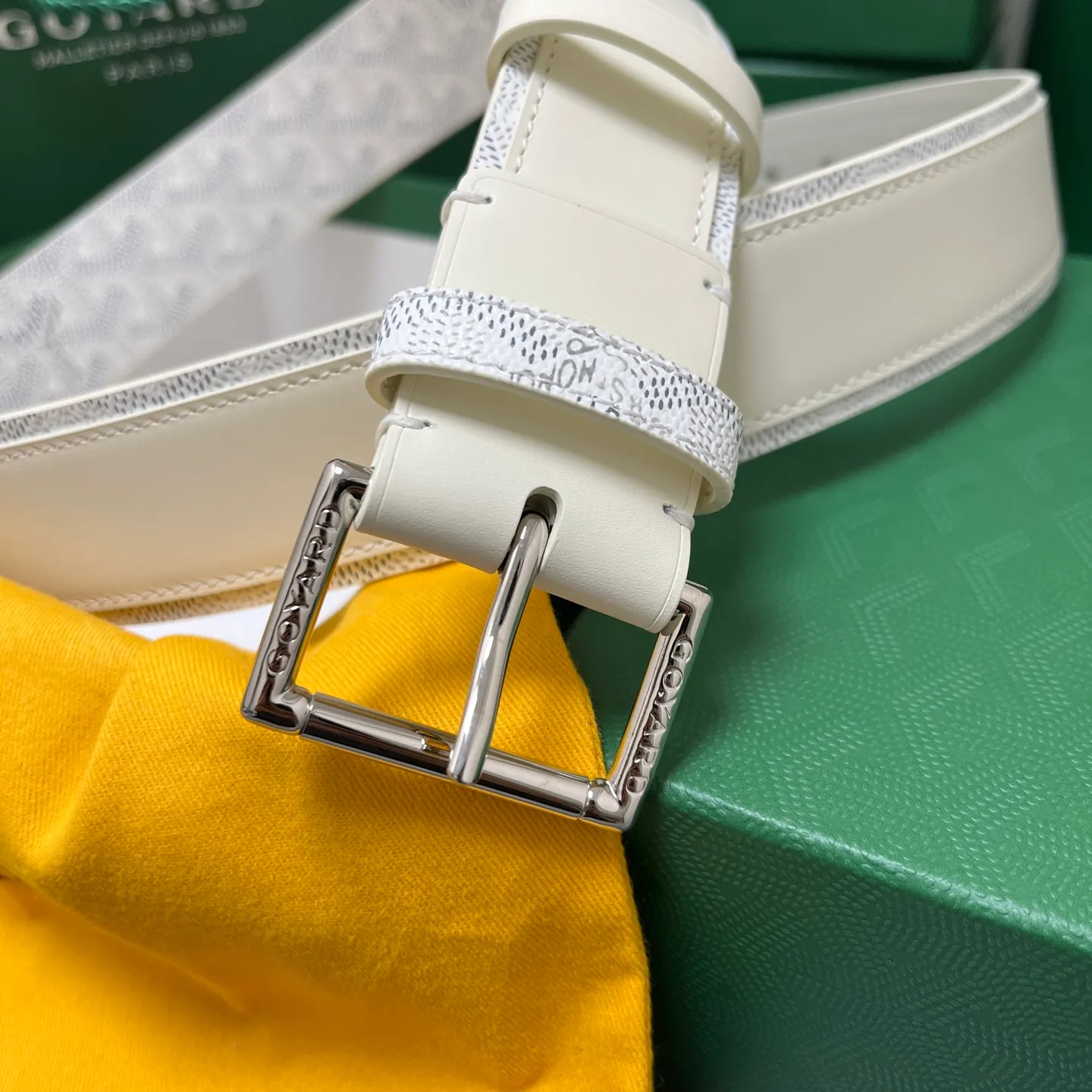 💰520💰Full package💰 💍Purchase level Goya belt is low-key luxury 🎈Width 4.0 Made of imported first-layer cowhide and dogtooth coated canvas The leather is soft and durable Handmade Pay attention to details Fine stitching Smooth edges Classic design Versatility Suitable for various occasions