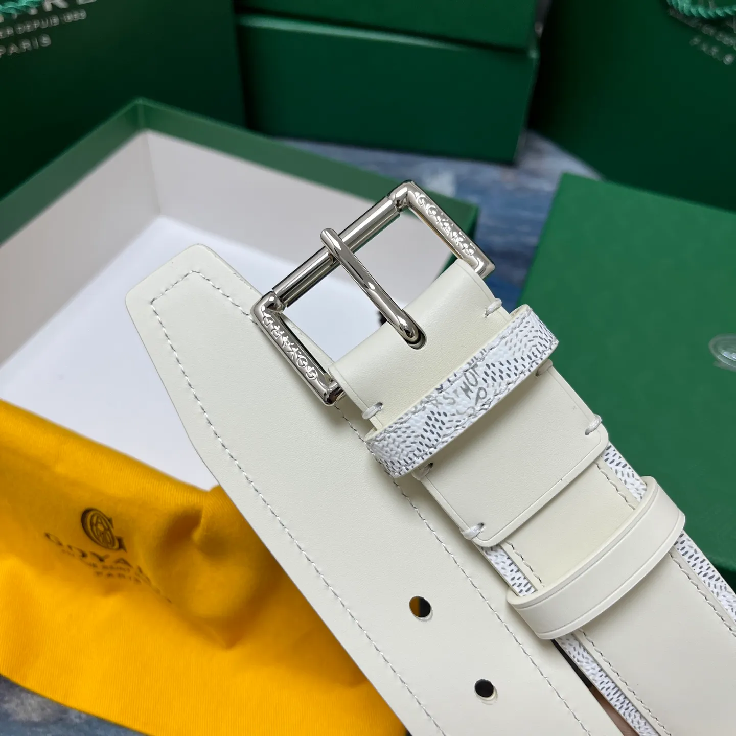 💰520💰Full package💰 💍Purchase level Goya belt is low-key luxury 🎈Width 4.0 Made of imported first-layer cowhide and dogtooth coated canvas The leather is soft and durable Handmade Pay attention to details Fine stitching Smooth edges Classic design Versatility Suitable for various occasions