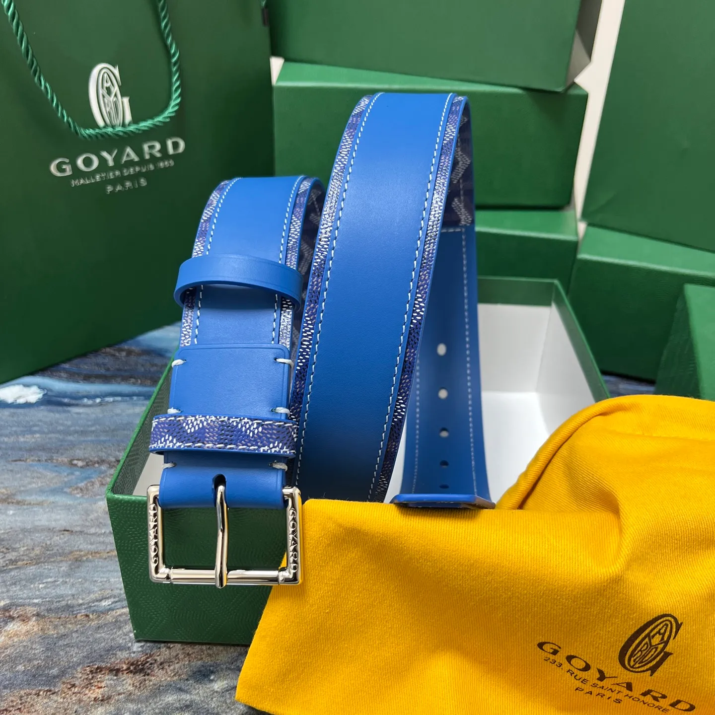 💰520💰Full package💰 💍Purchase level Goya belt is low-key luxury 🎈Width 4.0 Made of imported first-layer cowhide and dogtooth coated canvas The leather is soft and durable Handmade Pay attention to details Fine stitching Smooth edges Classic design Versatility Suitable for various occasions