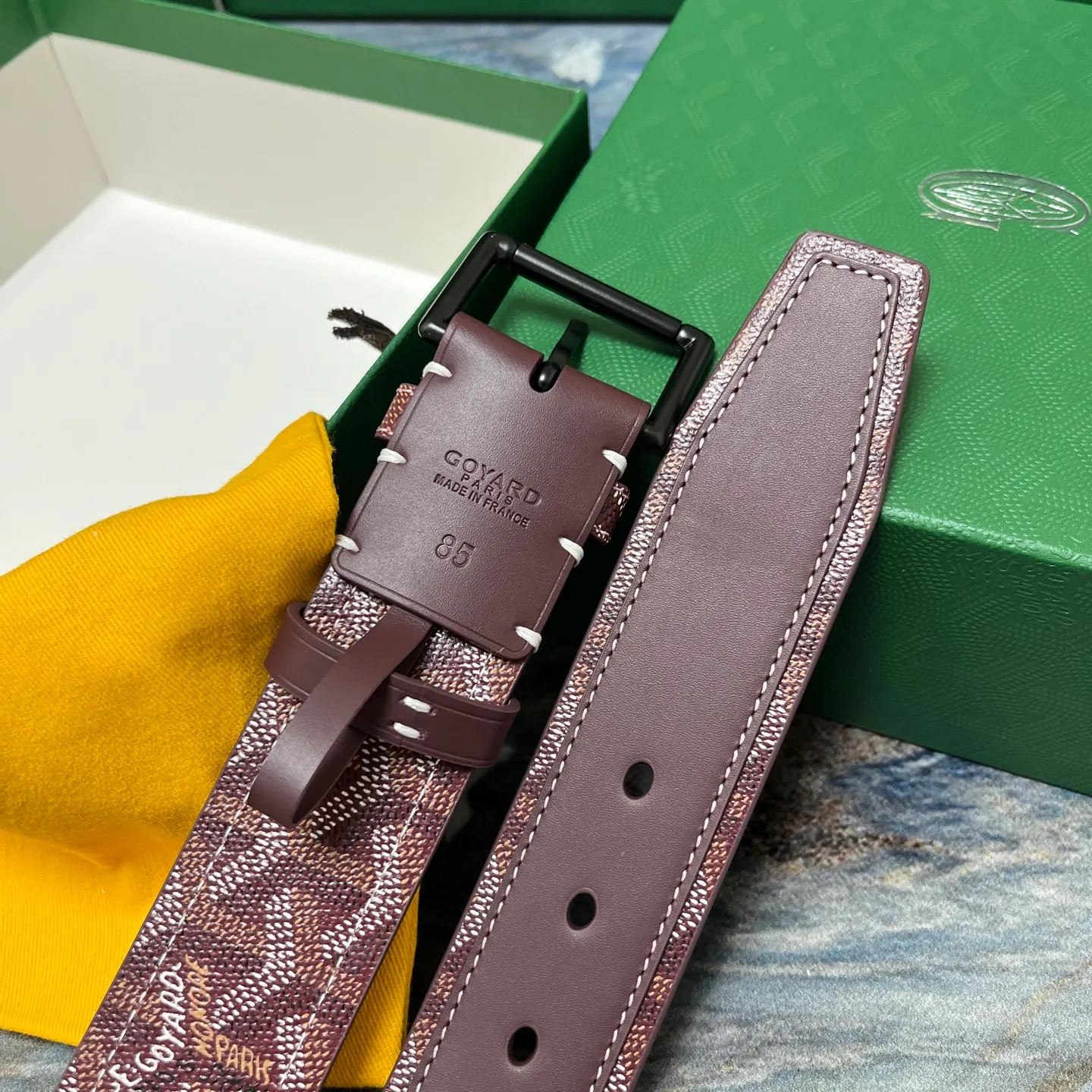 💰520💰Full package💰 💍Purchase level Goya belt is low-key luxury 🎈Width 4.0 Made of imported first-layer cowhide and dogtooth coated canvas The leather is soft and durable Handmade Pay attention to details Fine stitching Smooth edges Classic design Versatility Suitable for various occasions