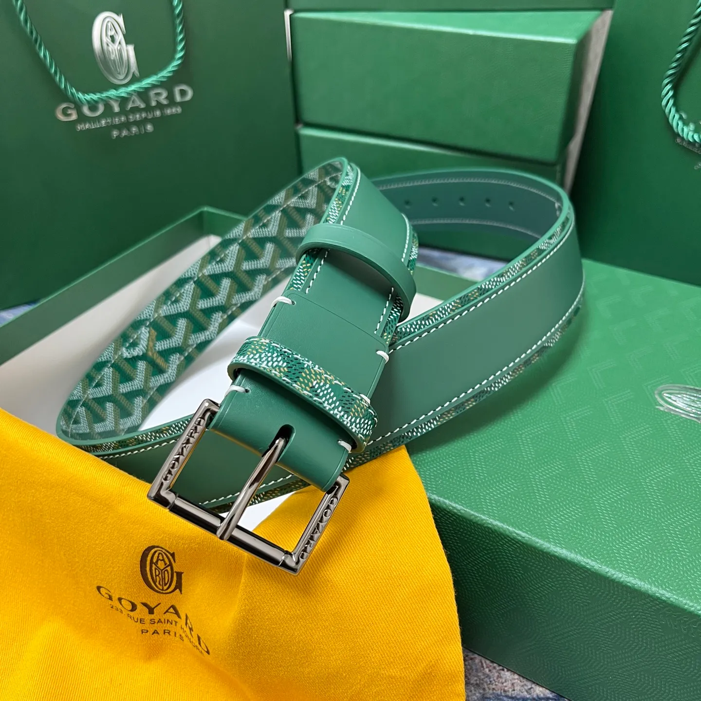 💰520💰Full package💰 💍Purchase level Goya belt is low-key luxury 🎈Width 4.0 Made of imported first-layer cowhide and dogtooth coated canvas The leather is soft and durable Handmade Pay attention to details Fine stitching Smooth edges Classic design Versatility Suitable for various occasions