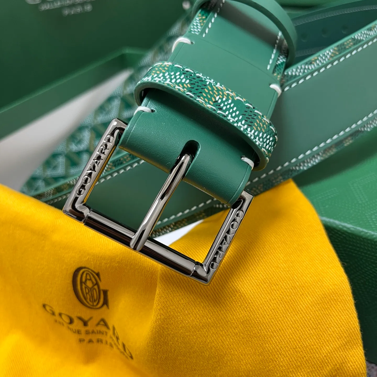 💰520💰Full package💰 💍Purchase level Goya belt is low-key luxury 🎈Width 4.0 Made of imported first-layer cowhide and dogtooth coated canvas The leather is soft and durable Handmade Pay attention to details Fine stitching Smooth edges Classic design Versatility Suitable for various occasions