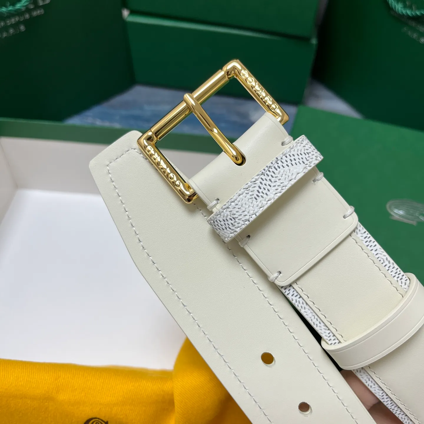 💰520💰Full package💰 💍Purchase level Goya belt is low-key luxury 🎈Width 4.0 Made of imported first-layer cowhide and dogtooth coated canvas The leather is soft and durable Handmade Pay attention to details Fine stitching Smooth edges Classic design Versatility Suitable for various occasions