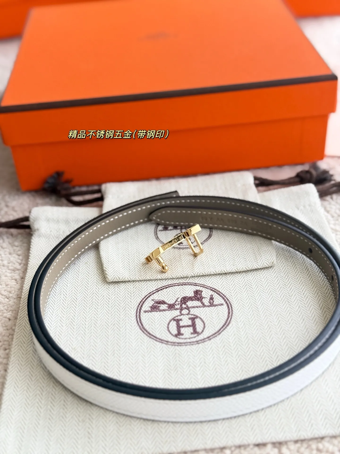 💰420💰Full package💰 💍Purchase level Hermès boutique Mini Constance Premium stainless steel hardware with steel stamp and imported Epsom leather Width 13MM Hermes women's belt is highly praised for its exquisite craftsmanship, high-quality materials and classic design. It is the top choice for women's belts. It is simple and elegant. The product has a delicate feel. It is not only a practical accessory, but also adds highlights to the overall look.