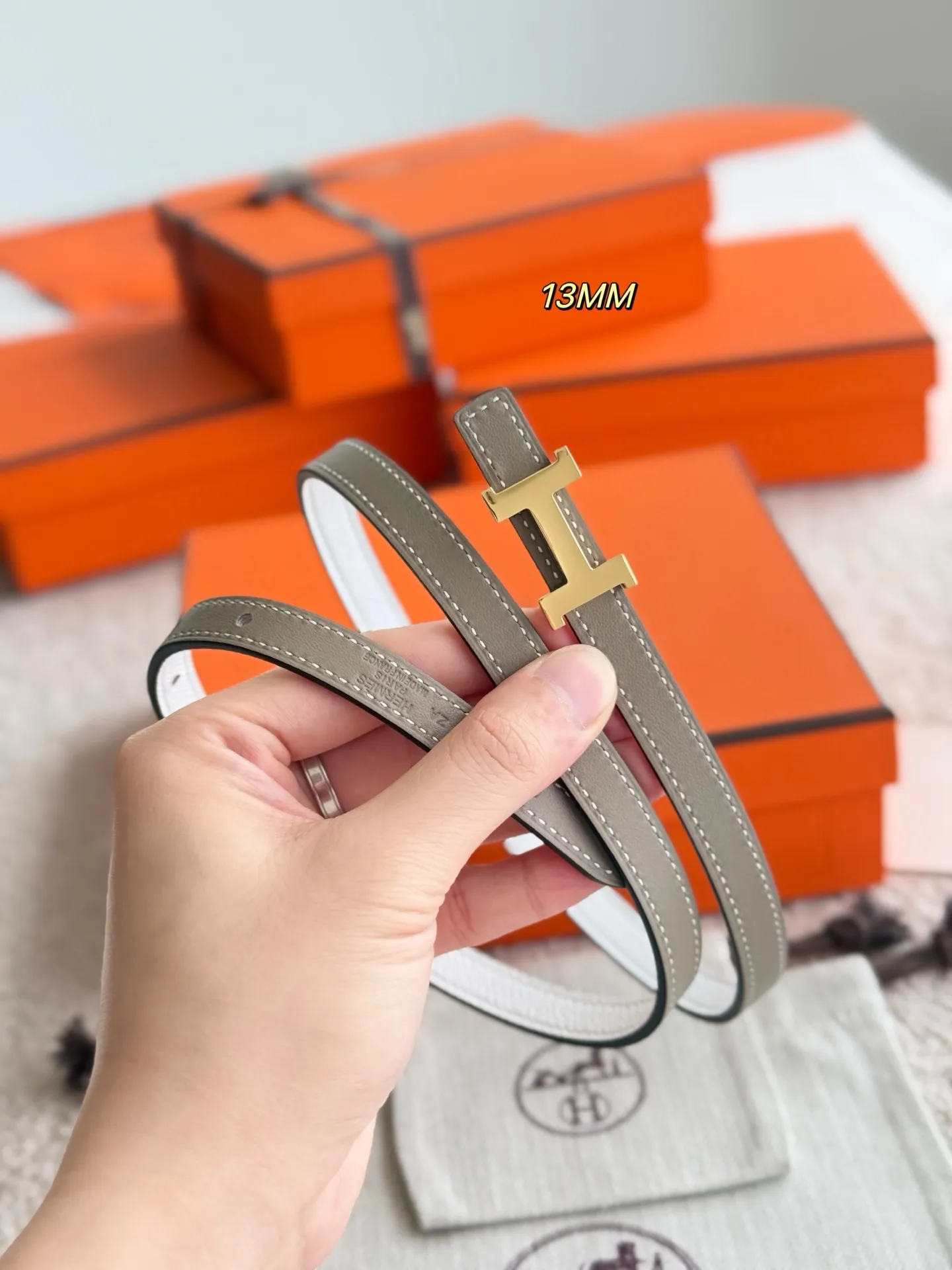 💰420💰Full package💰 💍Purchase level Hermès boutique Mini Constance Premium stainless steel hardware with steel stamp and imported Epsom leather Width 13MM Hermes women's belt is highly praised for its exquisite craftsmanship, high-quality materials and classic design. It is the top choice for women's belts. It is simple and elegant. The product has a delicate feel. It is not only a practical accessory, but also adds highlights to the overall look.