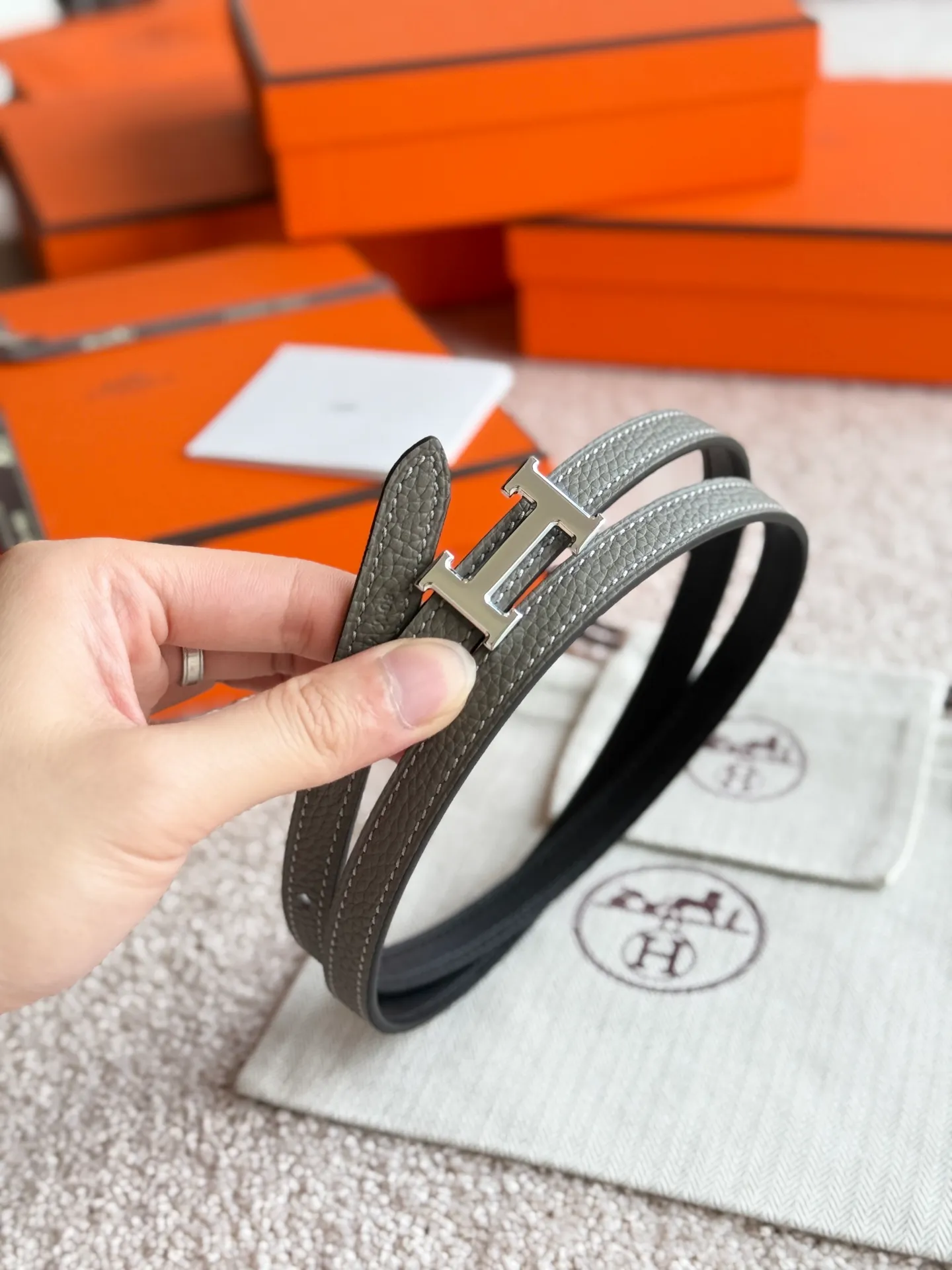 💰420💰Full package💰 💍Purchase level Hermès ⚡️🌹Mini H 5382 Fine hardware with imported togo leather Width 13MM Hermes women's belt is highly praised for its exquisite craftsmanship, high-quality materials and classic design. It is the top choice for women's belts. It is simple and elegant. The product has a delicate feel. It is not only a practical accessory, but also adds highlights to the overall look ♥️