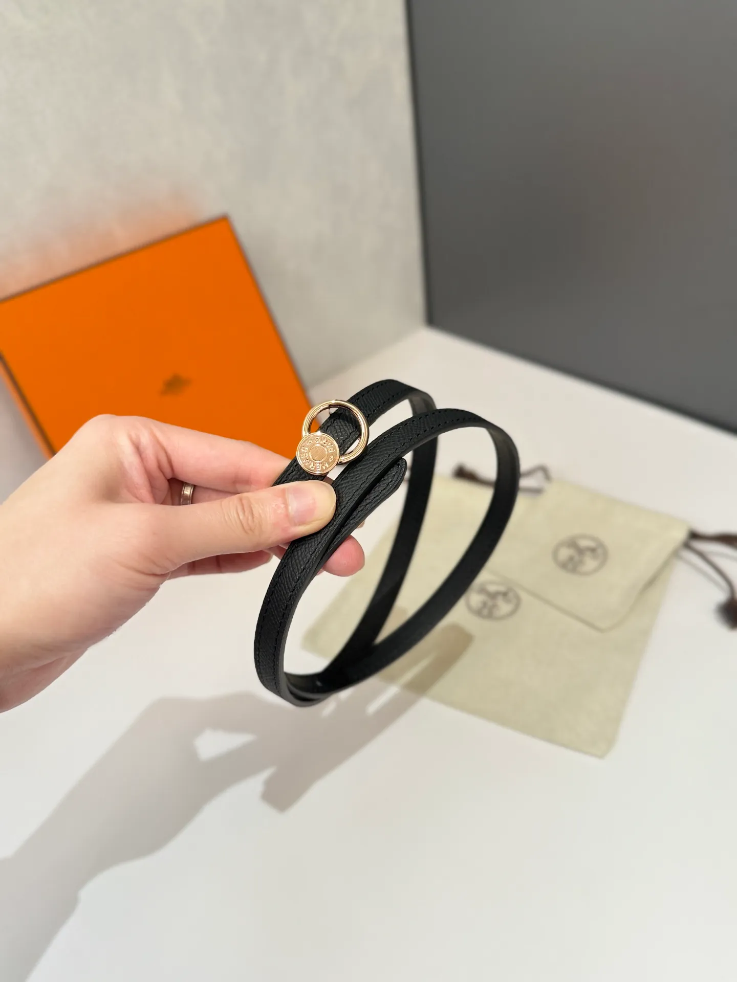💰420💰Full package💰 💍Purchase level Hermès women's belts are famous for their high-quality materials, exquisite craftsmanship and classic design. It is not only a practical accessory, but also a symbol of taste and status. Whether it is daily wear or formal occasions, it can add highlights to the overall look. ❤️Width 13MM❤️