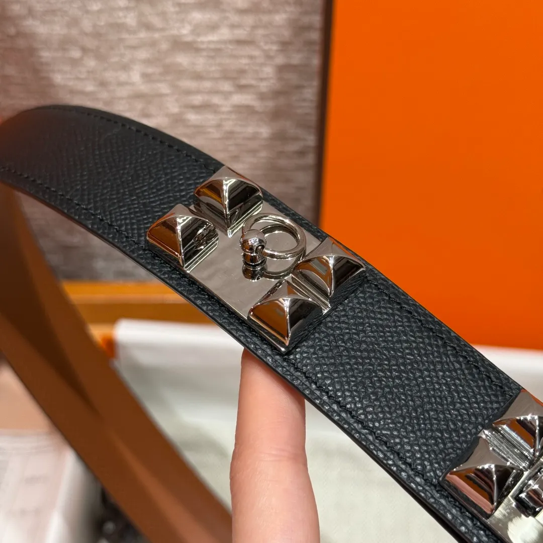 💰560💰Full package💰 💍Purchase level Hermès ⚡️🌹Collier de Chien 32 belt Crocodile🐊 embossed calfskin belt with metal belt buckle. This Collier de Chien belt continues the rock style and has been upgraded. The narrow design highlights daily fashion. Width: 32mm