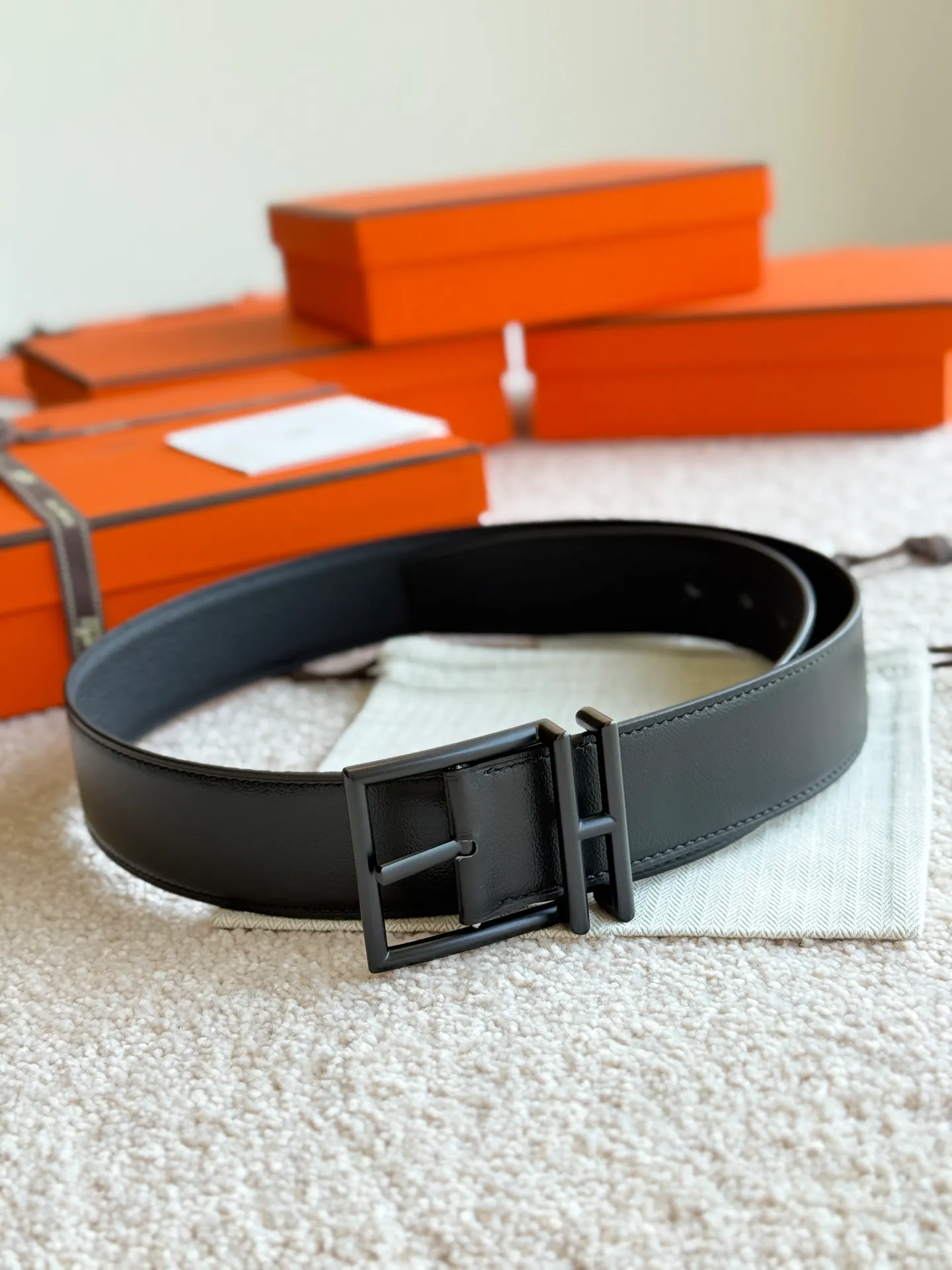 💰520💰Full set of packaging💰 💍Purchasing agent level Hermes⚡️🌹The counter sister recommends sharing Black Samurai belt, width 38mm, high-quality double-sided original leather with fine pin buckle, high-quality high-quality⚡️🌹Seiko production, detailed pictures, gold medal sales counter sister real-life shooting, high-end luxury